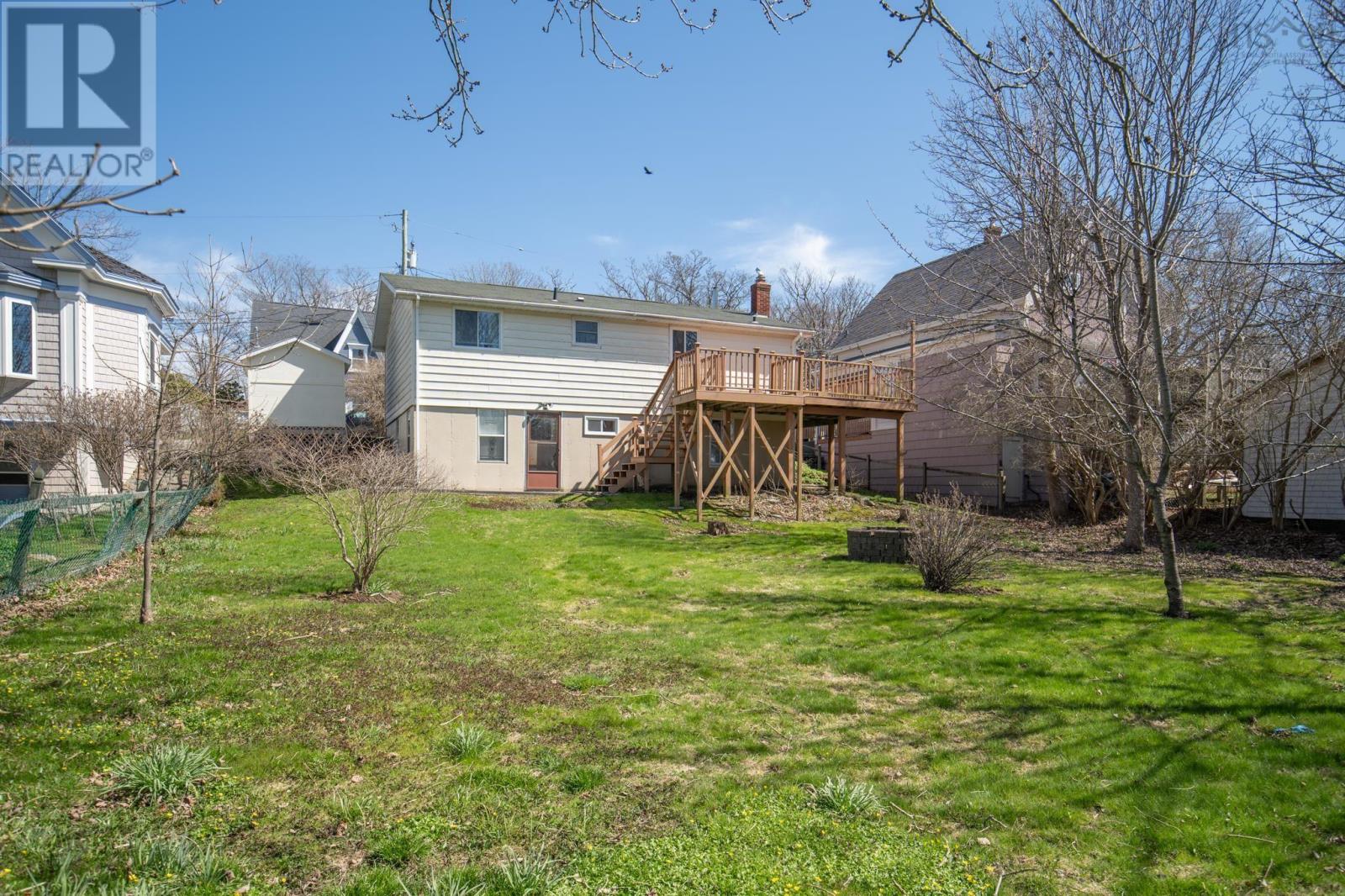 5 Whipple Street, Yarmouth, Nova Scotia  B5A 1W3 - Photo 9 - 202608677