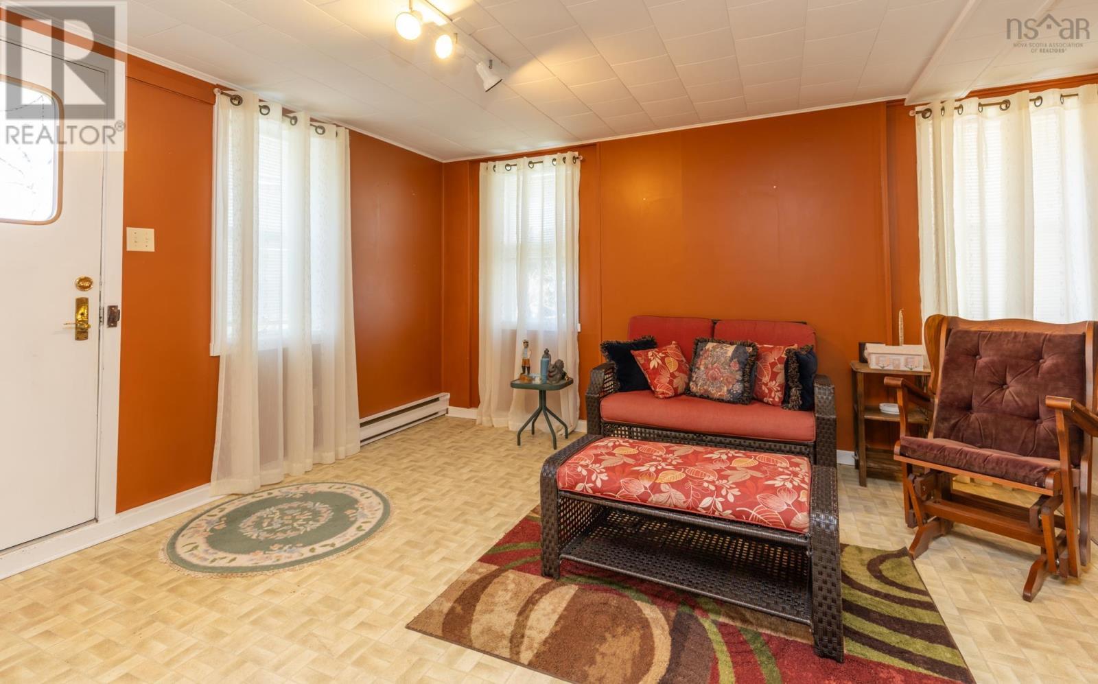 5 Whipple Street, Yarmouth, Nova Scotia  B5A 1W3 - Photo 37 - 202608677