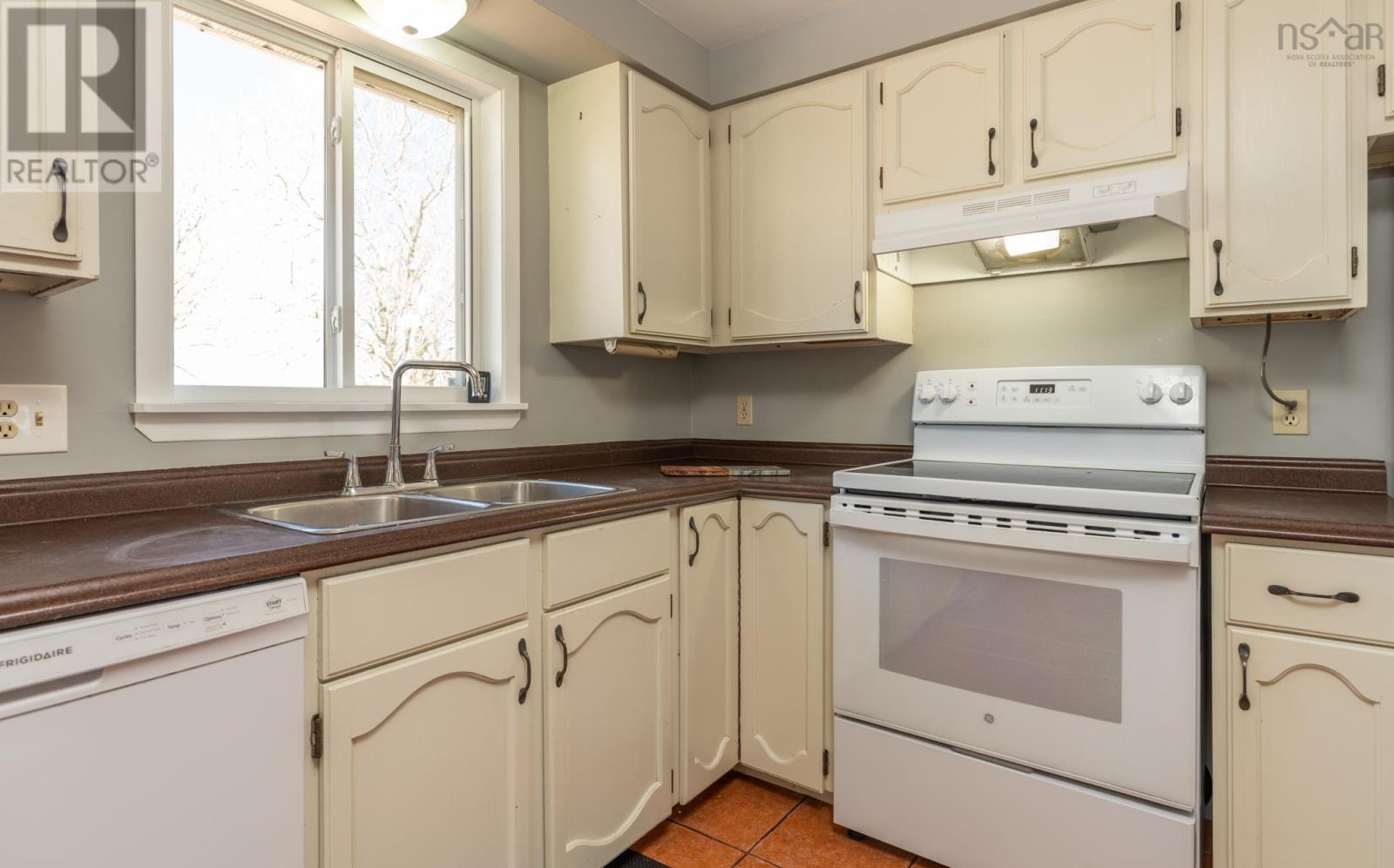 5 Whipple Street, Yarmouth, Nova Scotia  B5A 1W3 - Photo 17 - 202608677