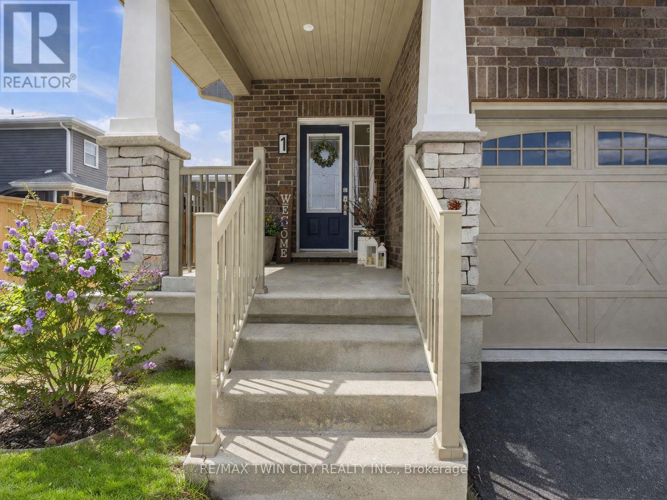 1 Bawcutt Crescent, Brant, Ontario  N3L 0G7 - Photo 2 - X13059146
