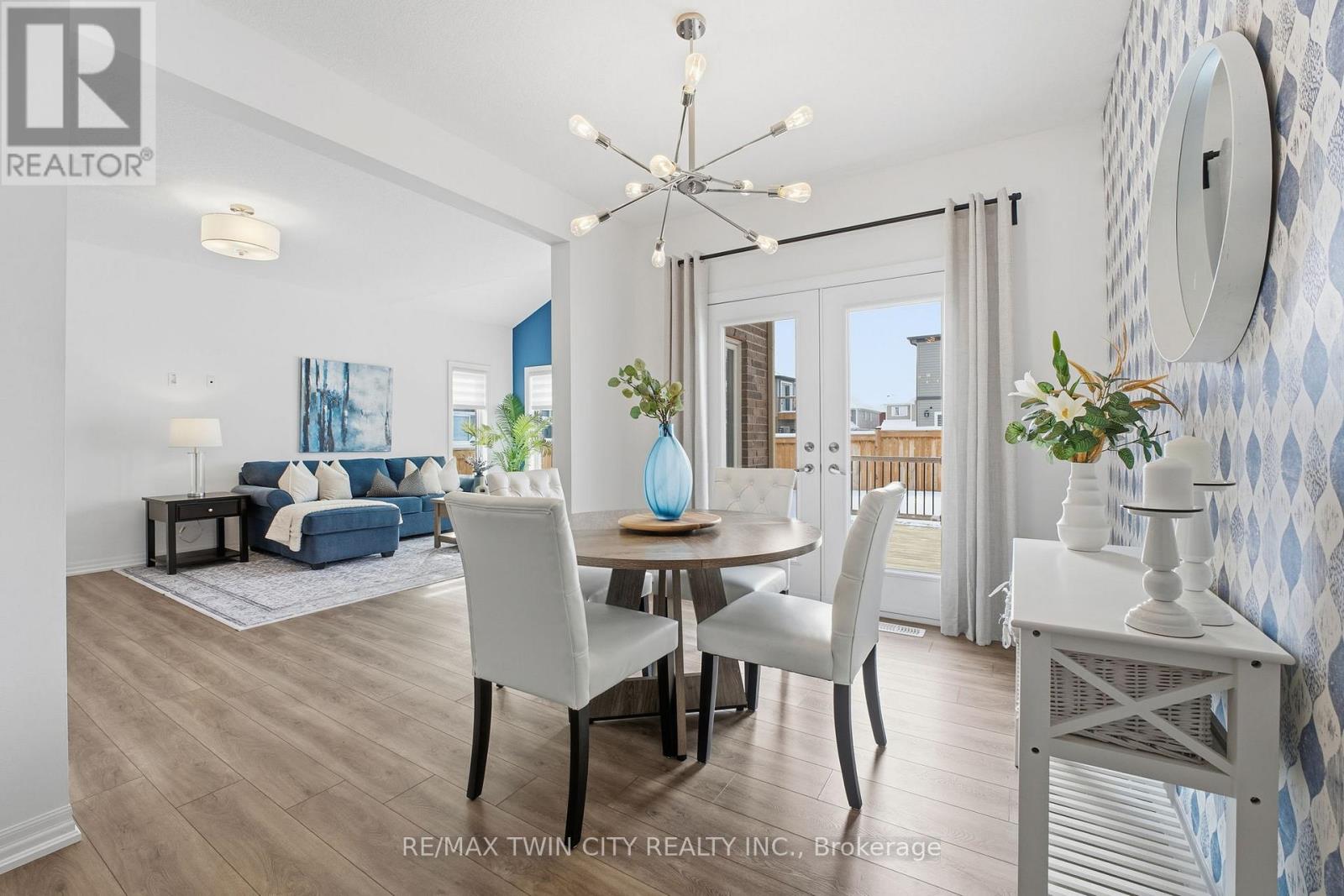 1 Bawcutt Crescent, Brant, Ontario  N3L 0G7 - Photo 5 - X13059146