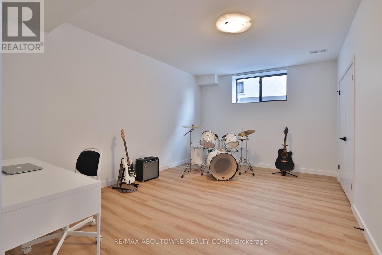 70 Upper Mount Albion Road, Hamilton, Ontario  L8J 2S1 - Photo 32 - X13059212