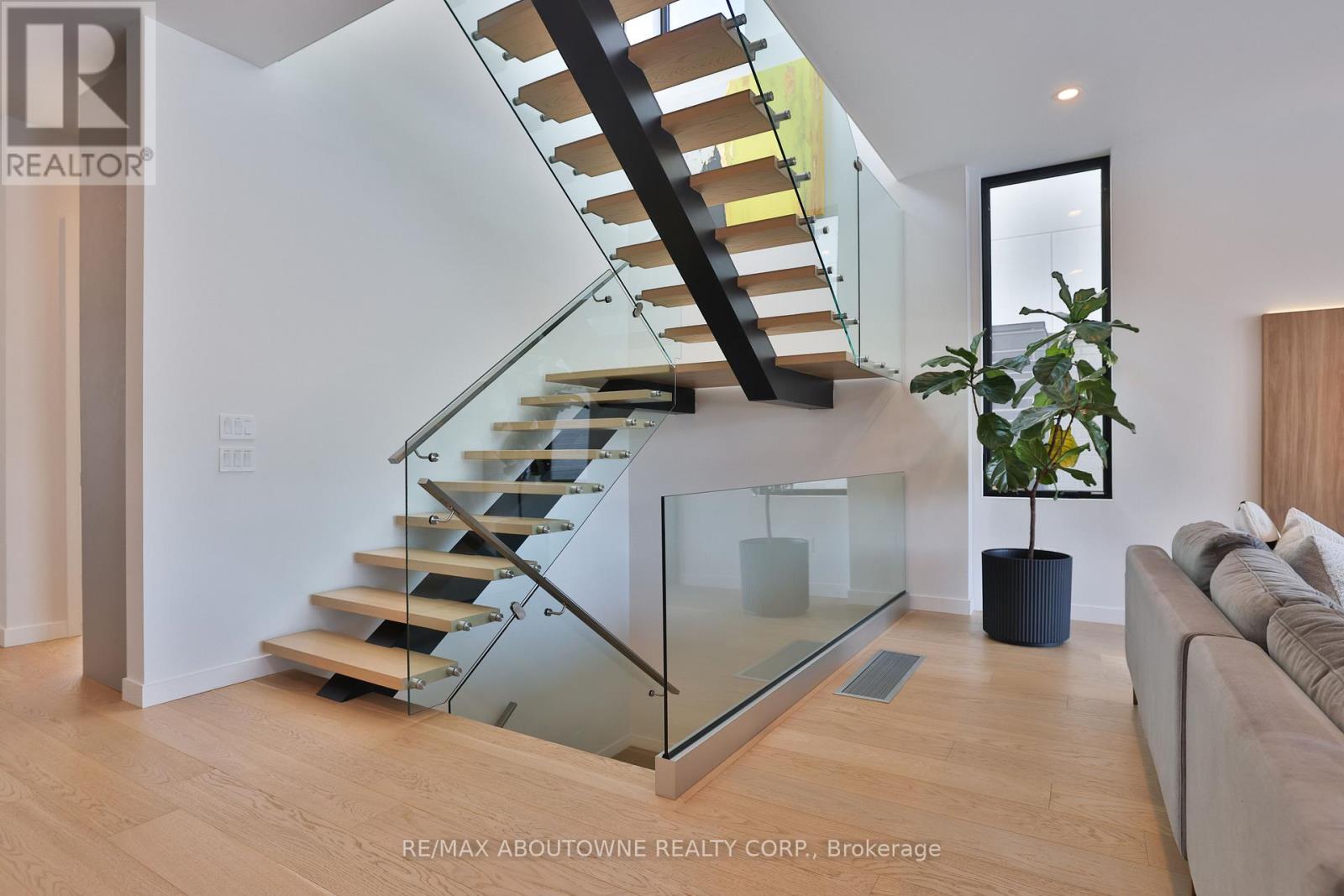 70 Upper Mount Albion Road, Hamilton, Ontario  L8J 2S1 - Photo 6 - X13059212