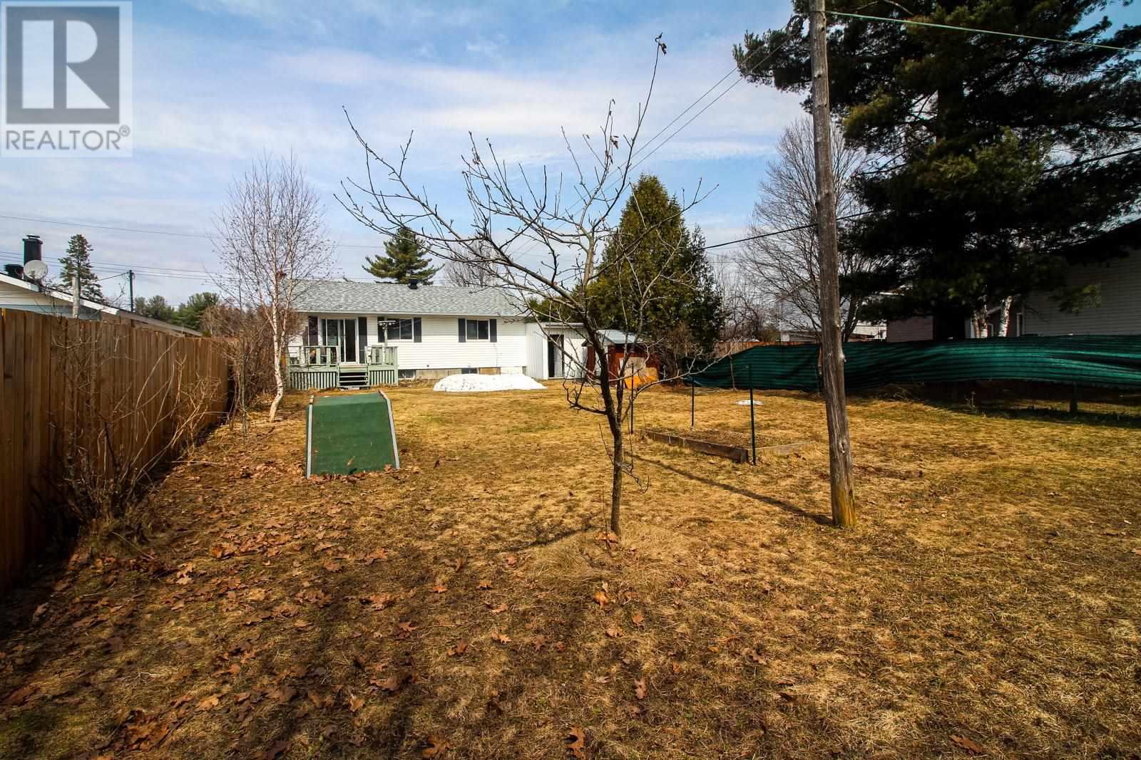 39 Lawson Ave, Sault Ste. Marie, Ontario  P6B 4E8 - Photo 33 - SM260813