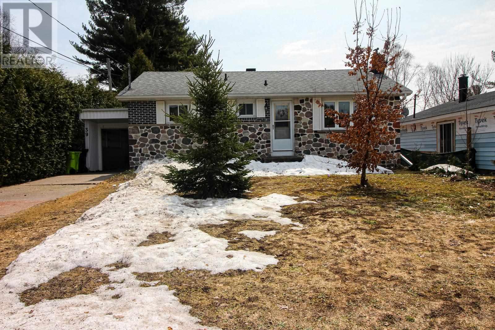 39 Lawson Ave, Sault Ste. Marie, Ontario  P6B 4E8 - Photo 3 - SM260813