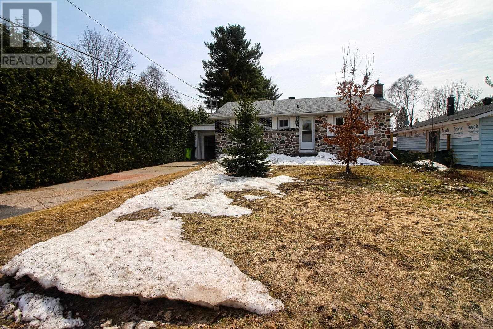 39 Lawson Ave, Sault Ste. Marie, Ontario  P6B 4E8 - Photo 5 - SM260813