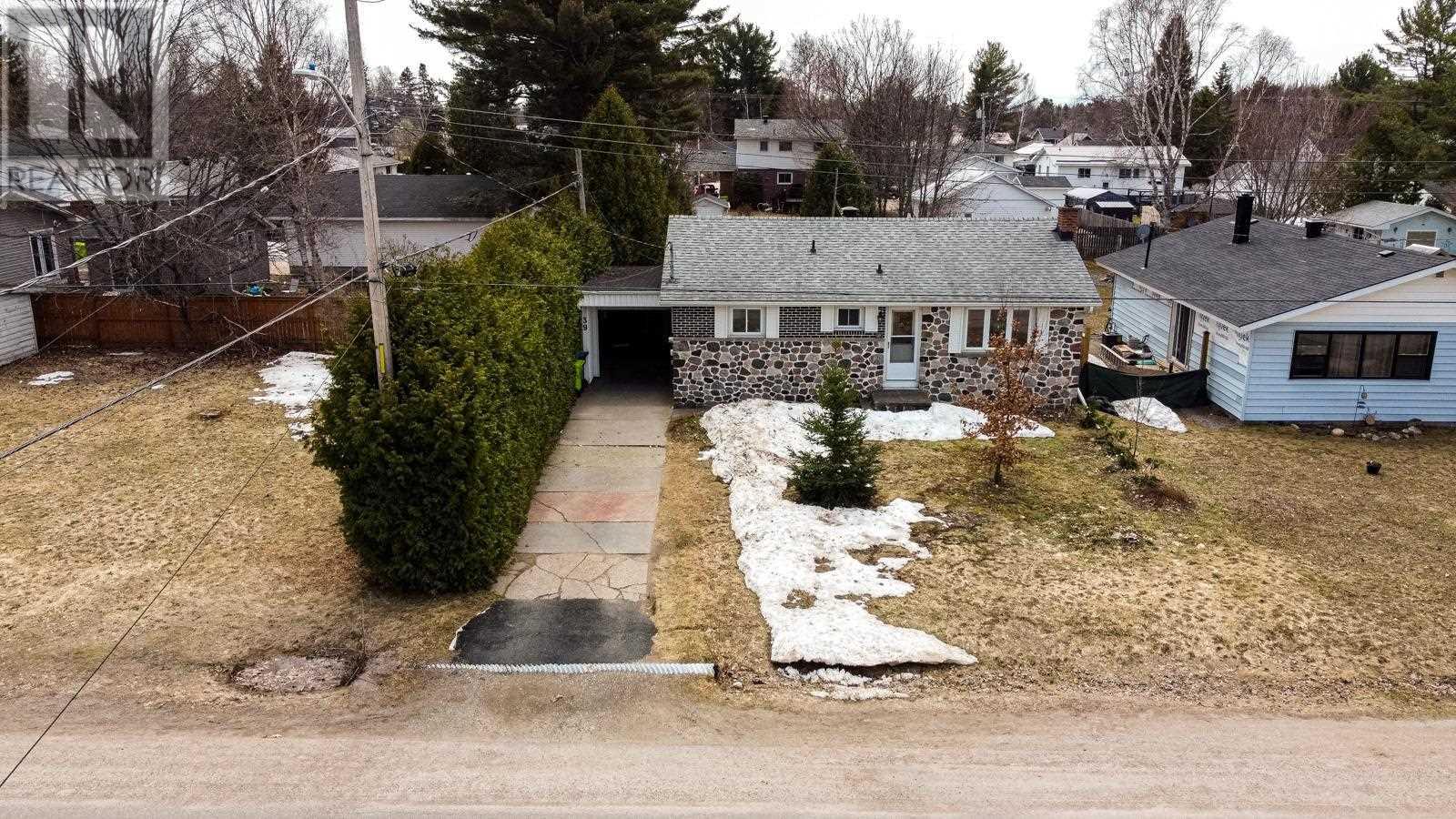 39 Lawson Ave, Sault Ste. Marie, Ontario  P6B 4E8 - Photo 4 - SM260813