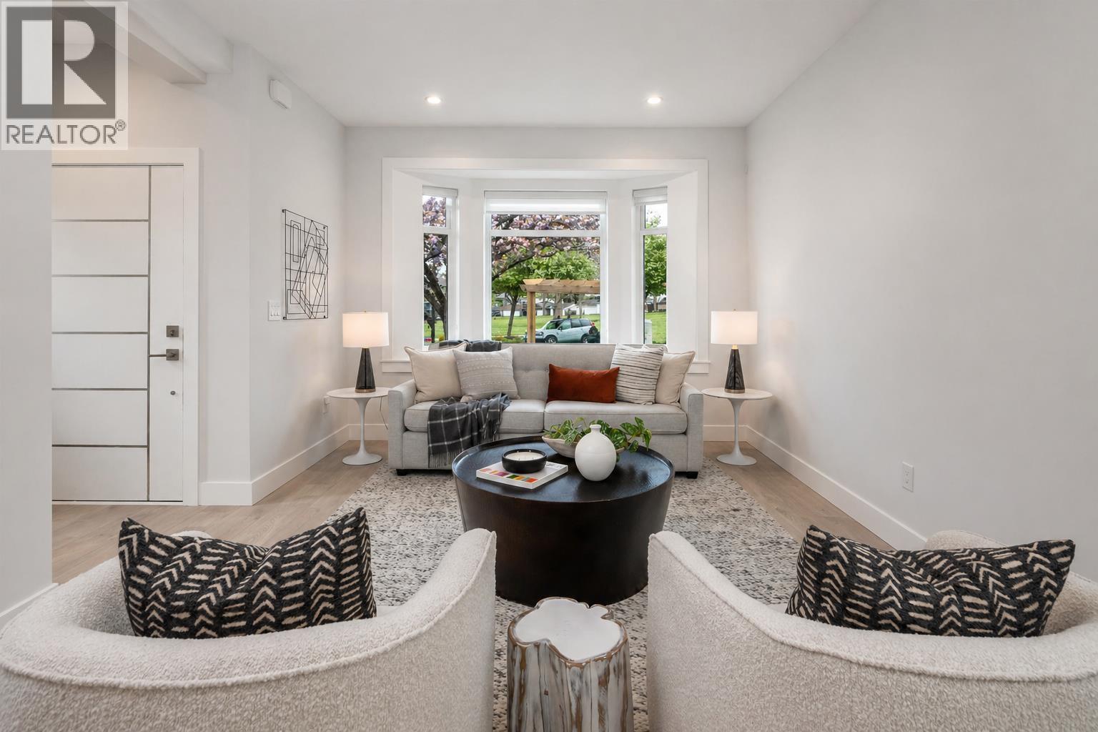 2316 Brock Street, Vancouver, British Columbia  V5N 2Z7 - Photo 3 - R3117043