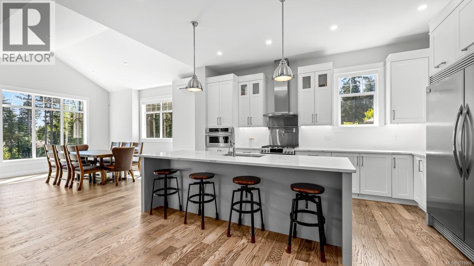 2294/2290 Waveland Rd, Courtenay, British Columbia  V9J 1X8 - Photo 10 - 1033909