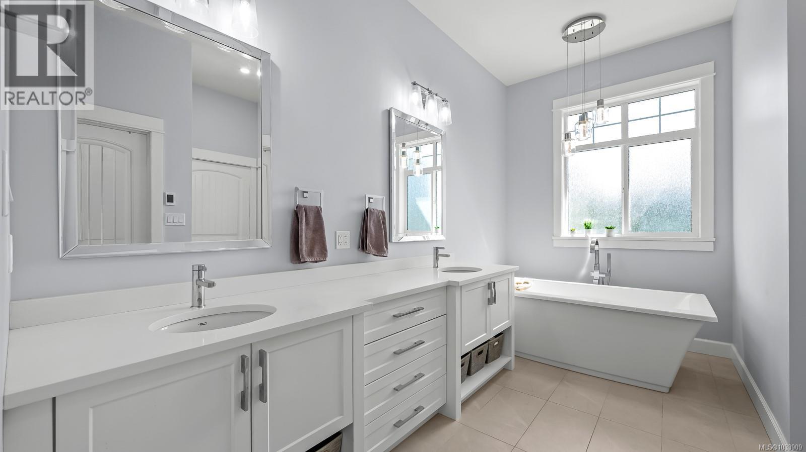 2294/2290 Waveland Rd, Courtenay, British Columbia  V9J 1X8 - Photo 29 - 1033909