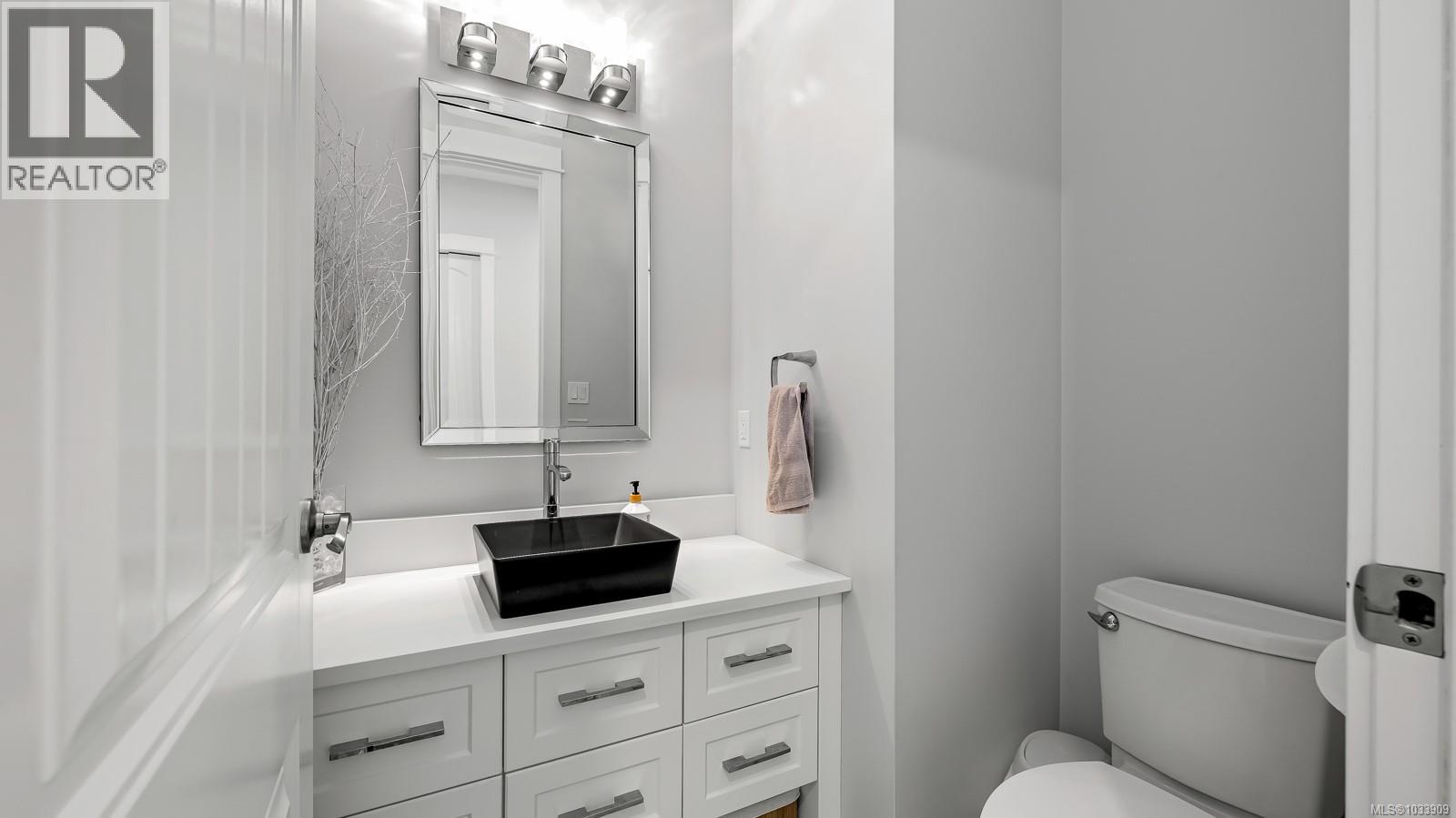 2294/2290 Waveland Rd, Courtenay, British Columbia  V9J 1X8 - Photo 34 - 1033909