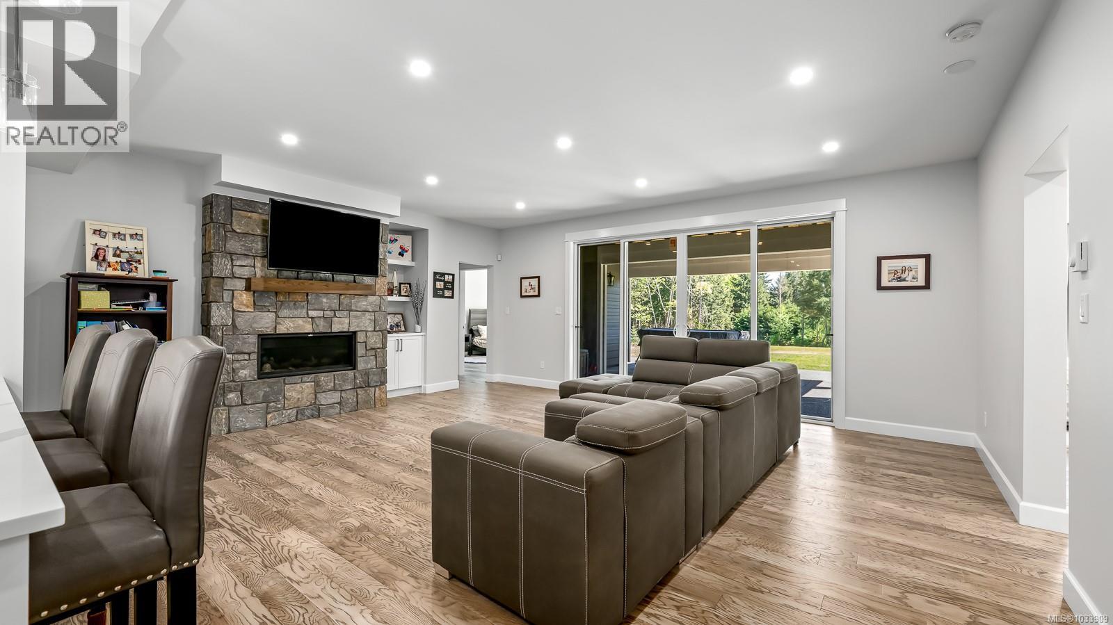 2294/2290 Waveland Rd, Courtenay, British Columbia  V9J 1X8 - Photo 41 - 1033909