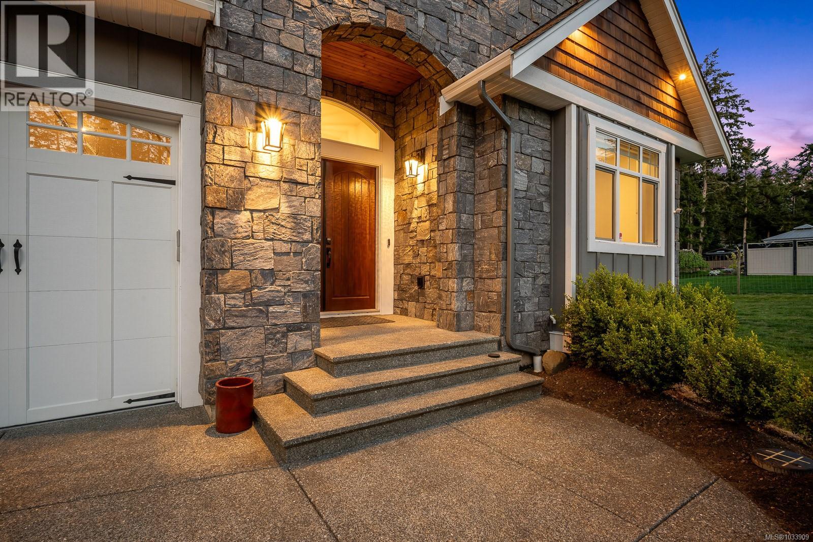 2294/2290 Waveland Rd, Courtenay, British Columbia  V9J 1X8 - Photo 6 - 1033909