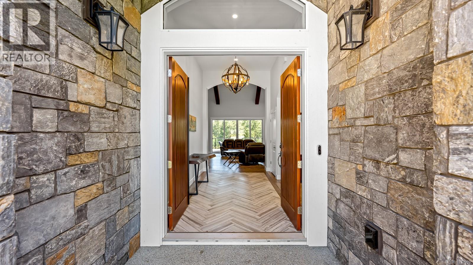 2294/2290 Waveland Rd, Courtenay, British Columbia  V9J 1X8 - Photo 7 - 1033909