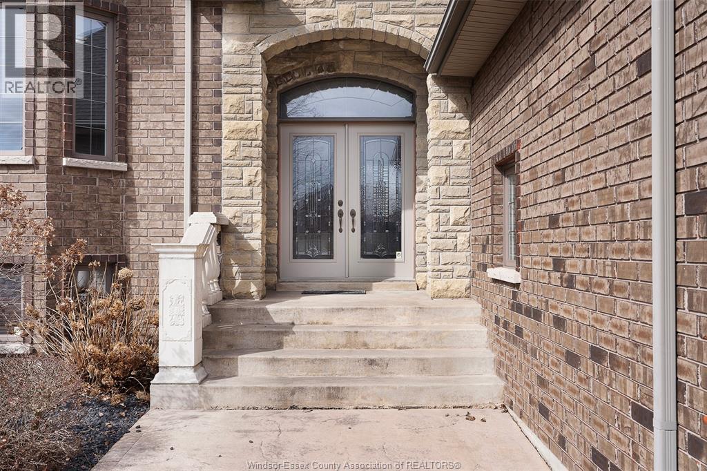 199 Ellison, Leamington, Ontario  N8H 0A2 - Photo 2 - 26008497