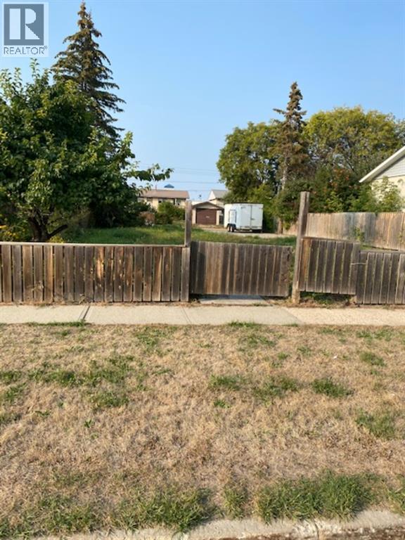 4740 51 Avenue, Whitecourt, Alberta  T7S 1W6 - Photo 3 - A1258088