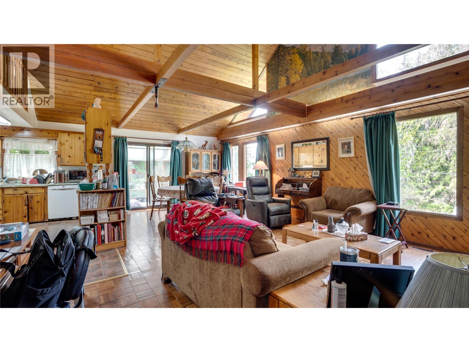 5677 Brentwood Road, Vernon, British Columbia  V1B 3K1 - Photo 5 - 10384654