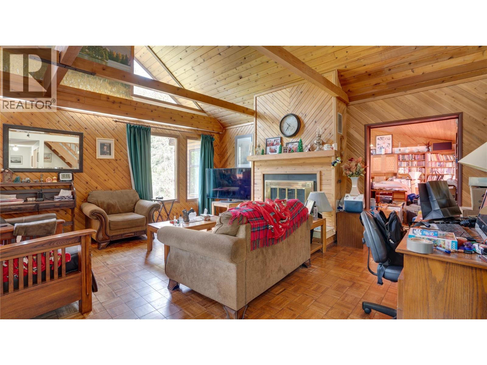 5677 Brentwood Road, Vernon, British Columbia  V1B 3K1 - Photo 4 - 10384654