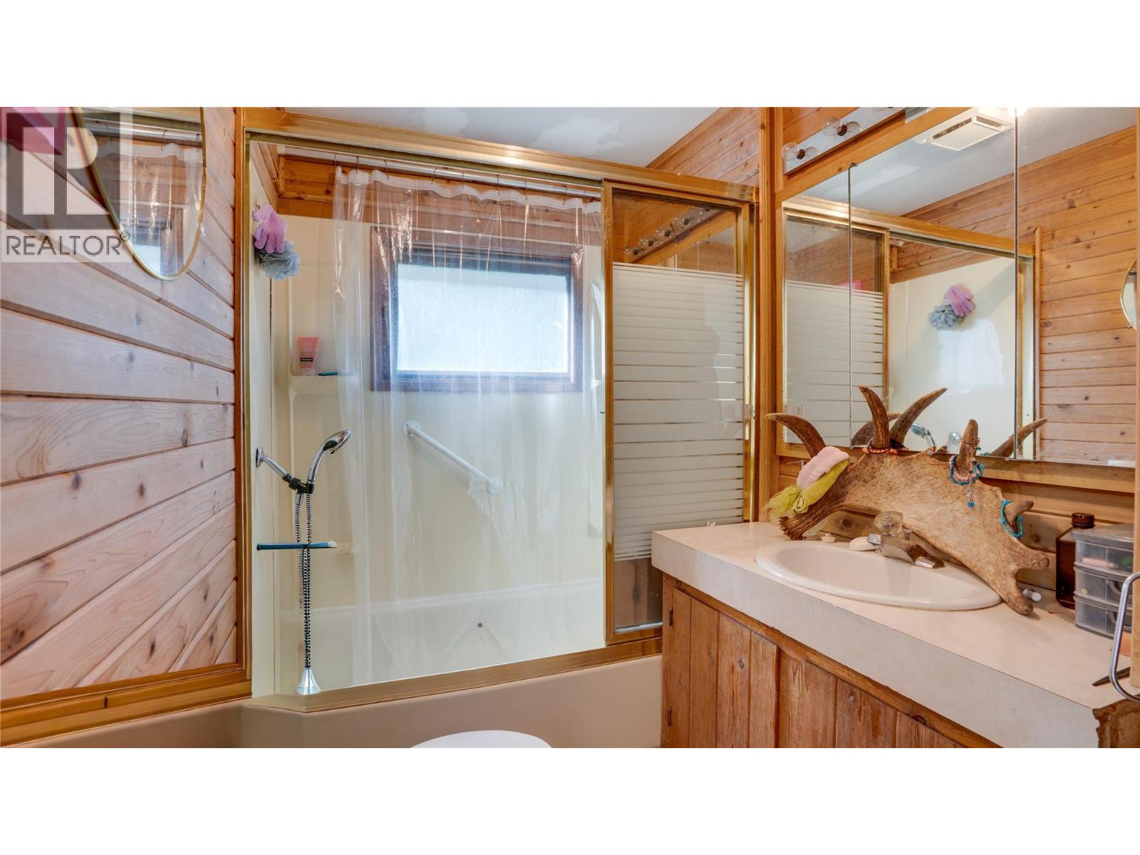 5677 Brentwood Road, Vernon, British Columbia  V1B 3K1 - Photo 17 - 10384654