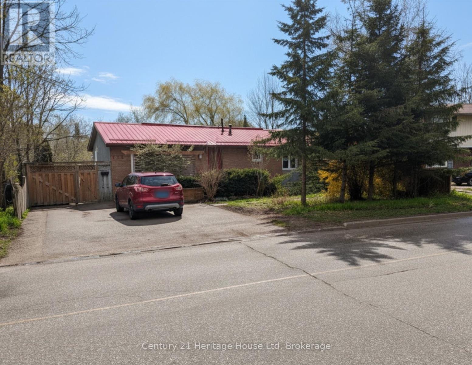 UPPER - 123 MILL STREET E, Centre Wellington, Ontario