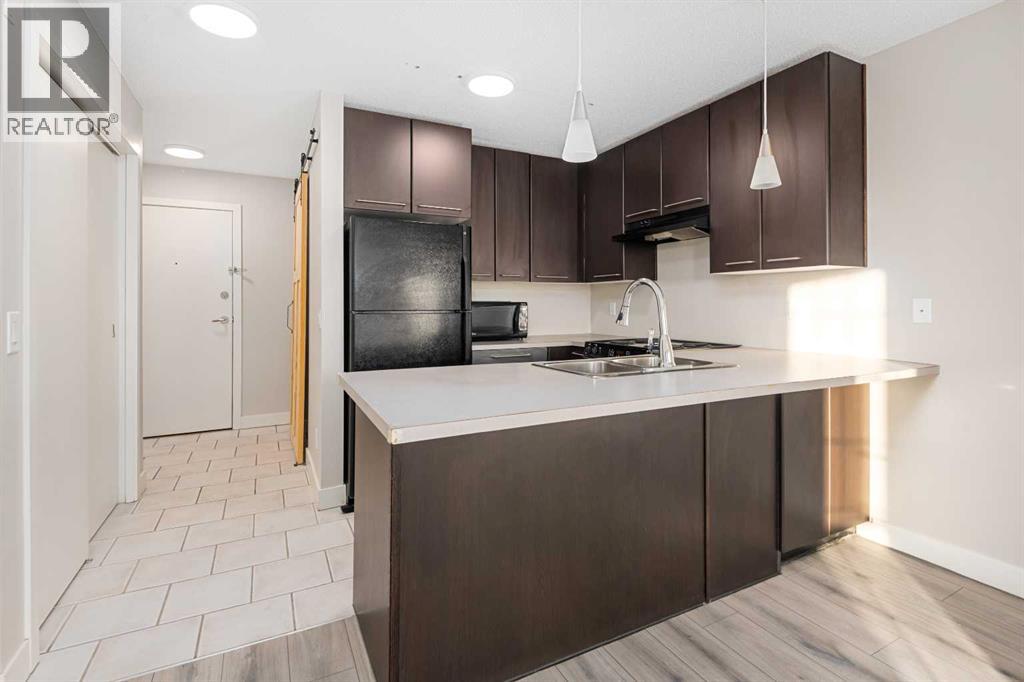 456, 35 Richard Court SW, Calgary, Alberta  T3E 7N9 - Photo 2 - A2278785