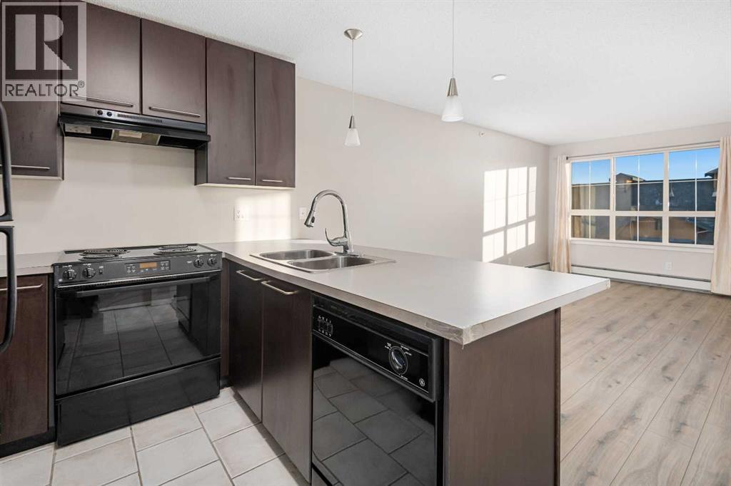 456, 35 Richard Court SW, Calgary, Alberta  T3E 7N9 - Photo 4 - A2278785