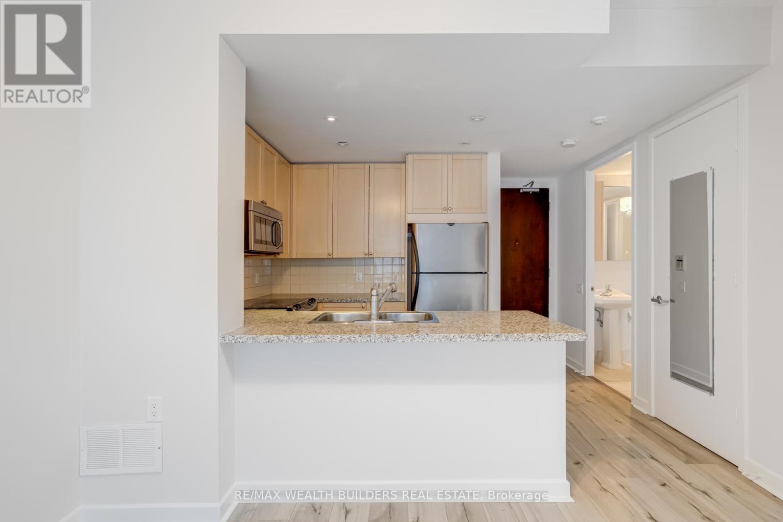 1912 - 85 Bloor Street E, Toronto, Ontario  M4W 3Y1 - Photo 12 - C13059350