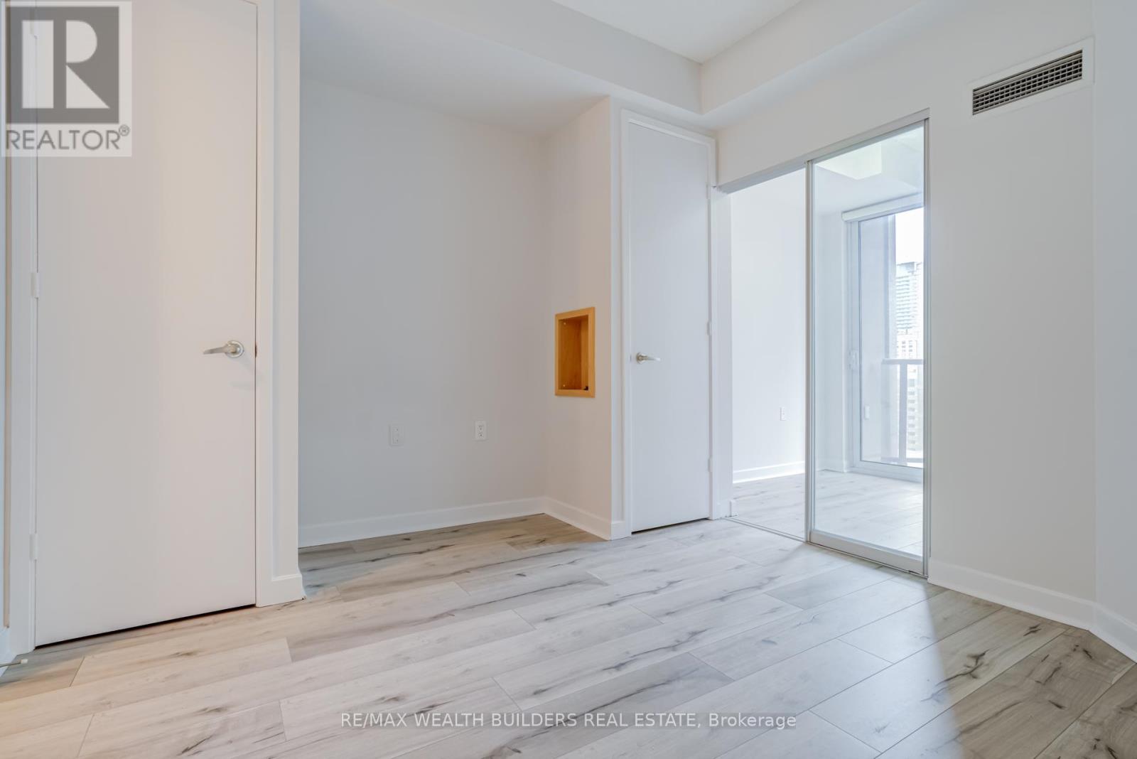 1912 - 85 Bloor Street E, Toronto, Ontario  M4W 3Y1 - Photo 17 - C13059350