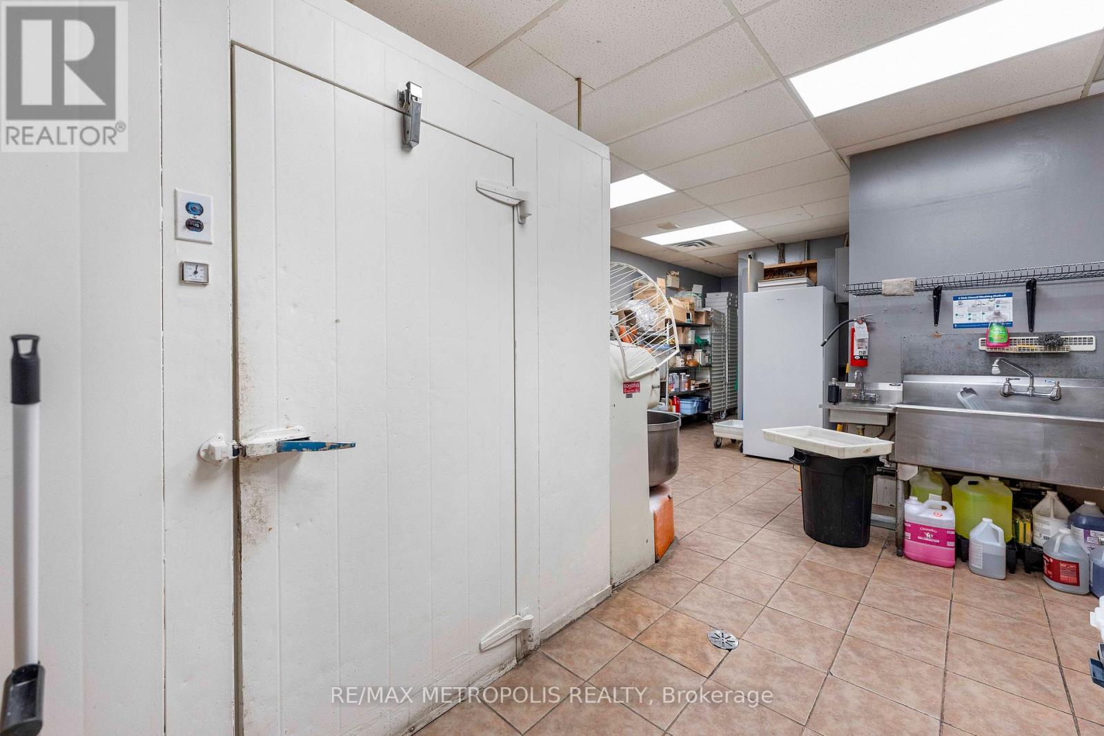 1561 Durham Regional Hwy2, Clarington, Ontario  L1E 2G5 - Photo 14 - E13059246