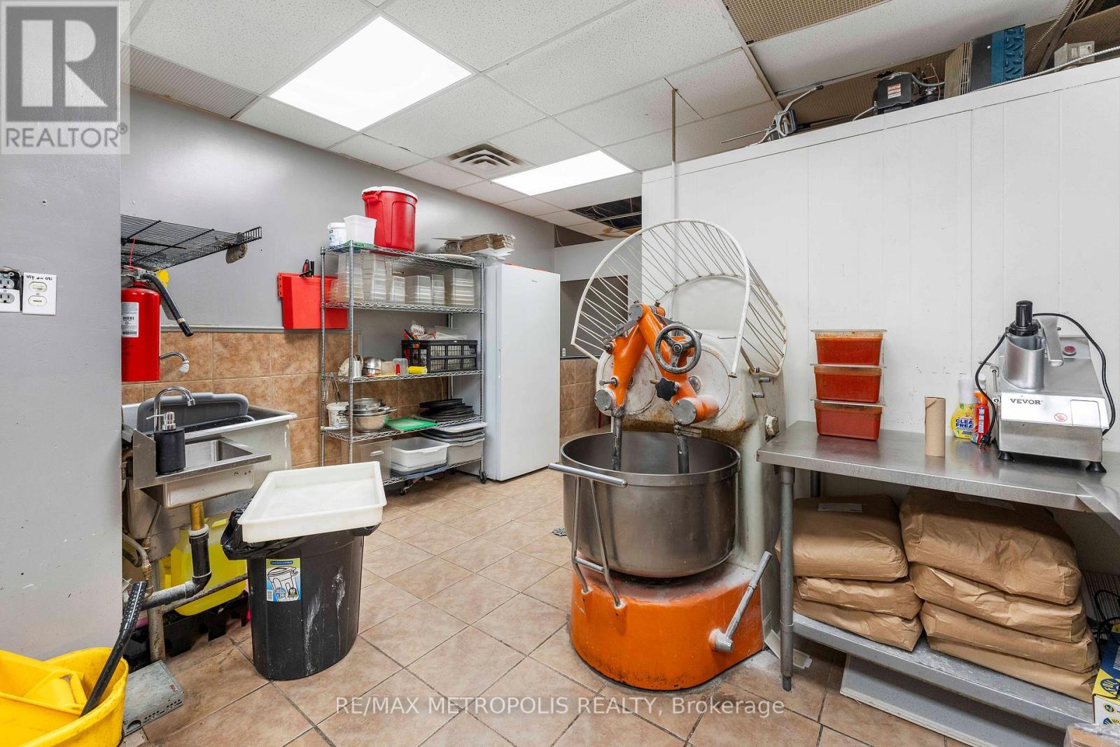 1561 Durham Regional Hwy2, Clarington, Ontario  L1E 2G5 - Photo 20 - E13059246