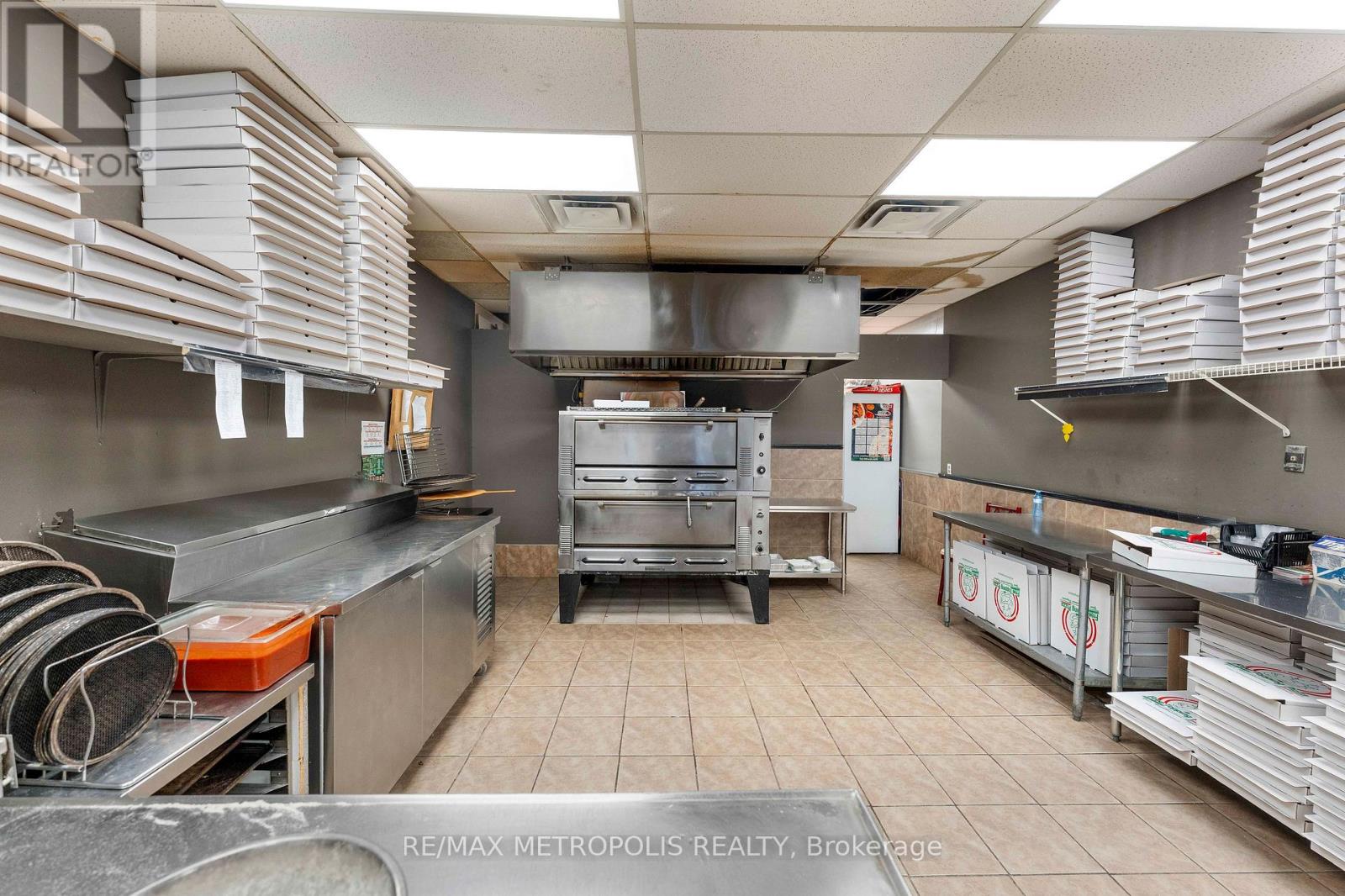 1561 Durham Regional Hwy2, Clarington, Ontario  L1E 2G5 - Photo 3 - E13059246