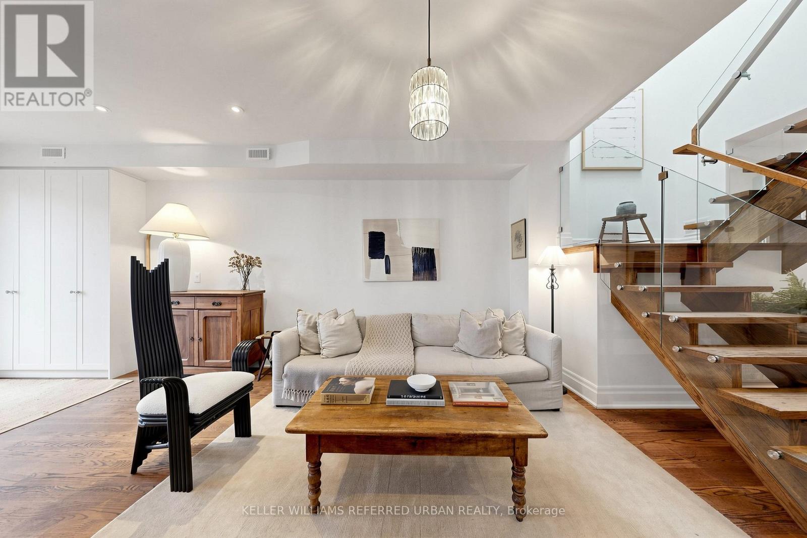 150 Rhodes Avenue, Toronto, Ontario  M4L 3A1 - Photo 4 - E13059478