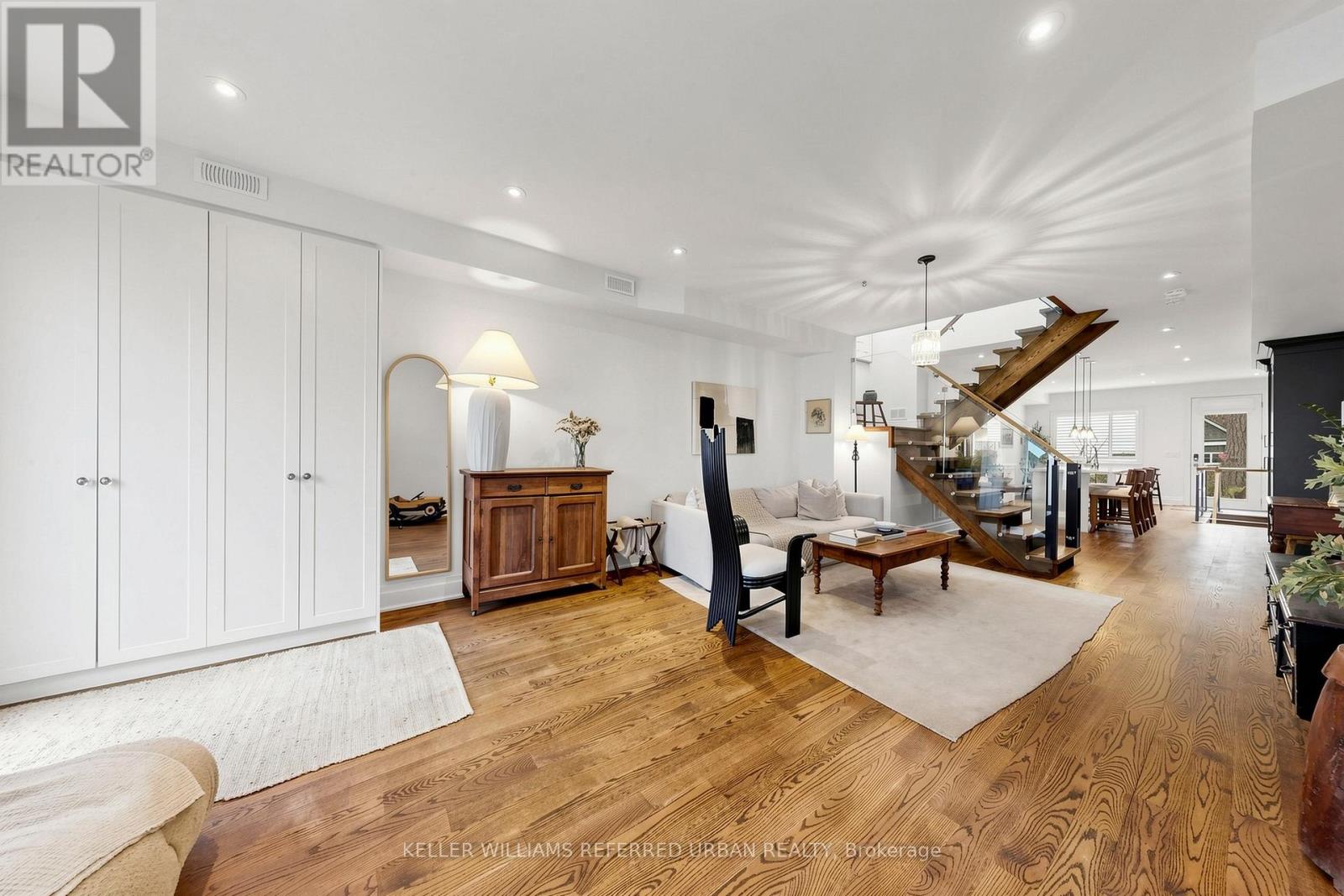 150 Rhodes Avenue, Toronto, Ontario  M4L 3A1 - Photo 6 - E13059478