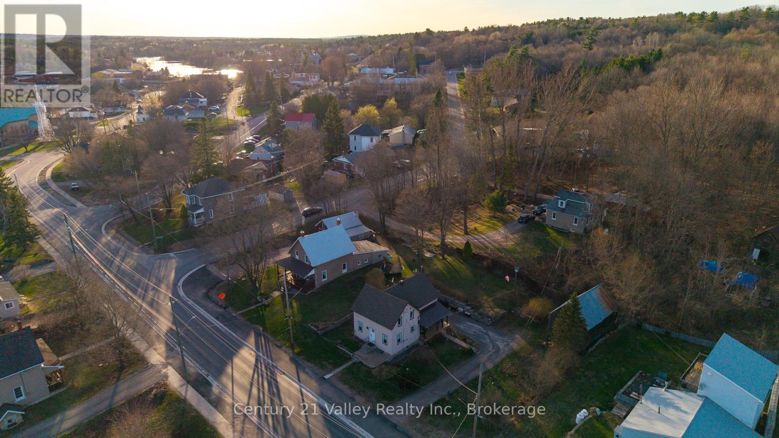 82 Bonnechere Street E, Bonnechere Valley, Ontario  K0J 1T0 - Photo 2 - X12949086