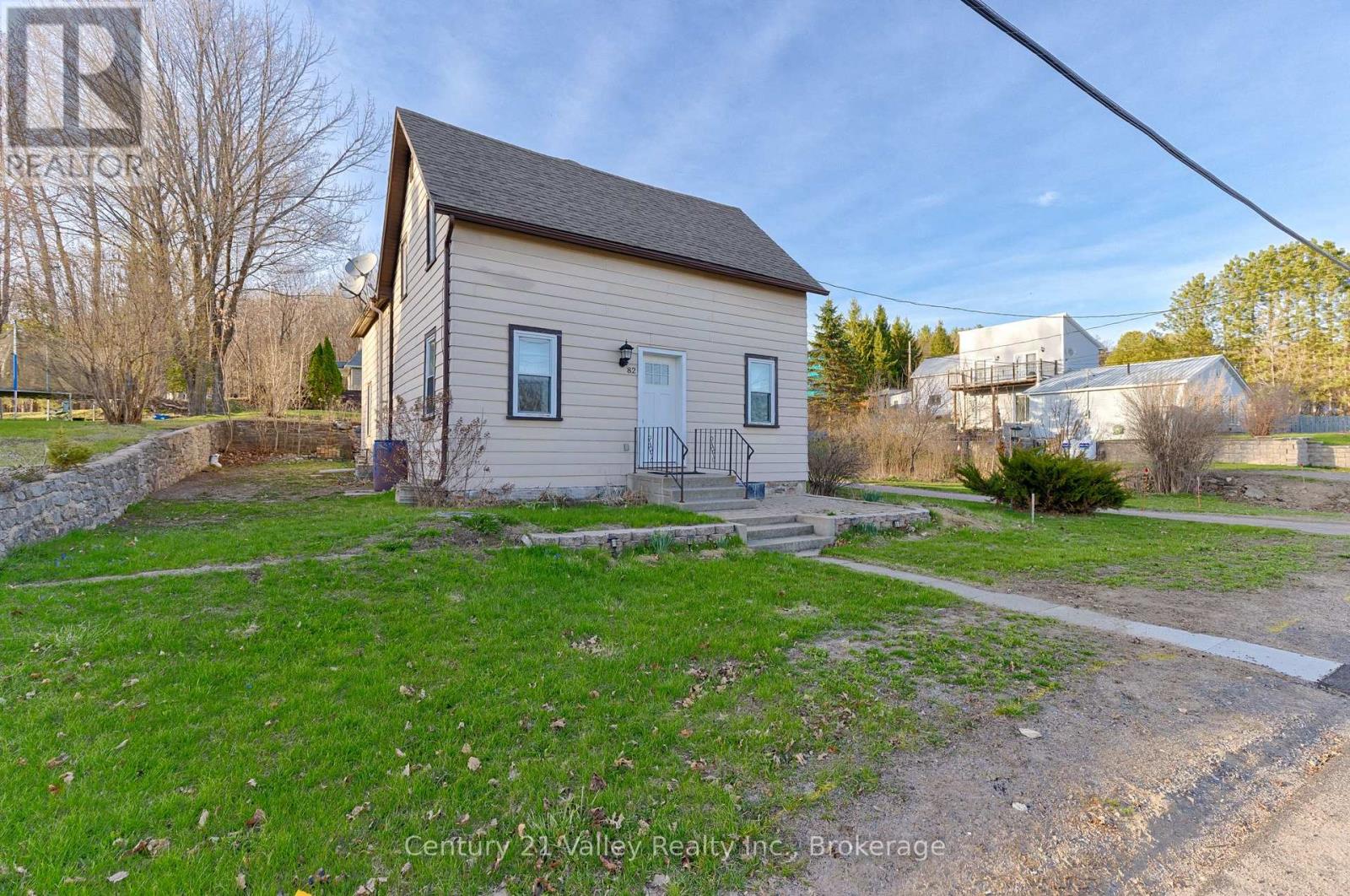 82 Bonnechere Street E, Bonnechere Valley, Ontario  K0J 1T0 - Photo 4 - X12949086