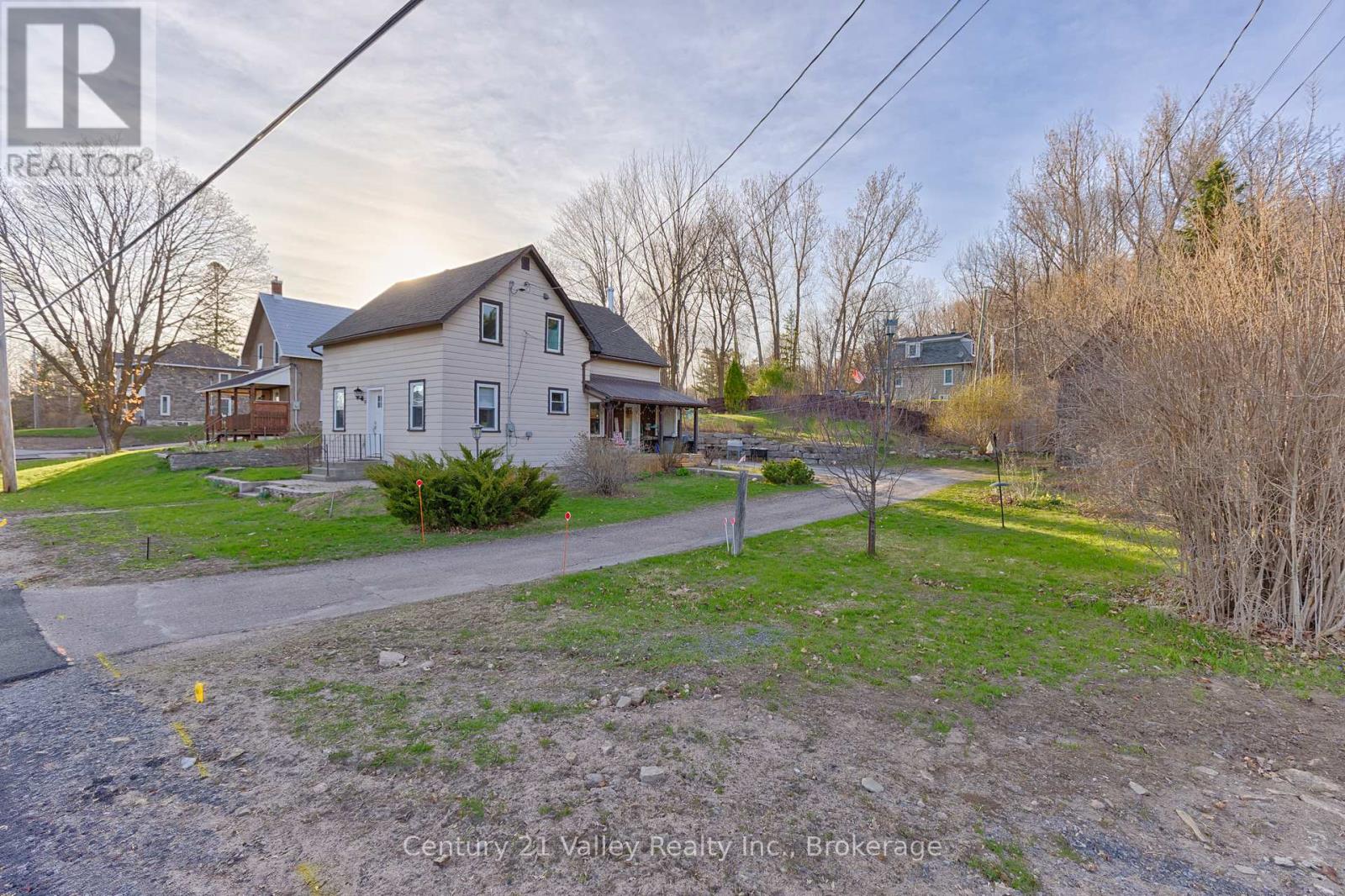 82 Bonnechere Street E, Bonnechere Valley, Ontario  K0J 1T0 - Photo 3 - X12949086