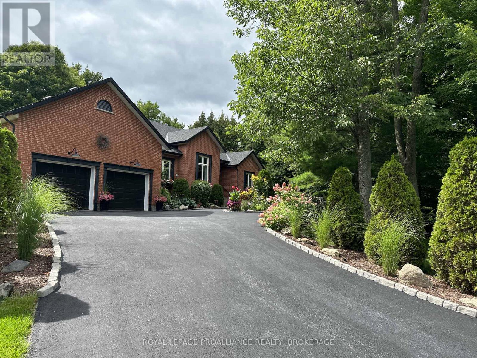 4075 Stone Point Road, South Frontenac, Ontario  K0H 1X0 - Photo 1 - X12968872