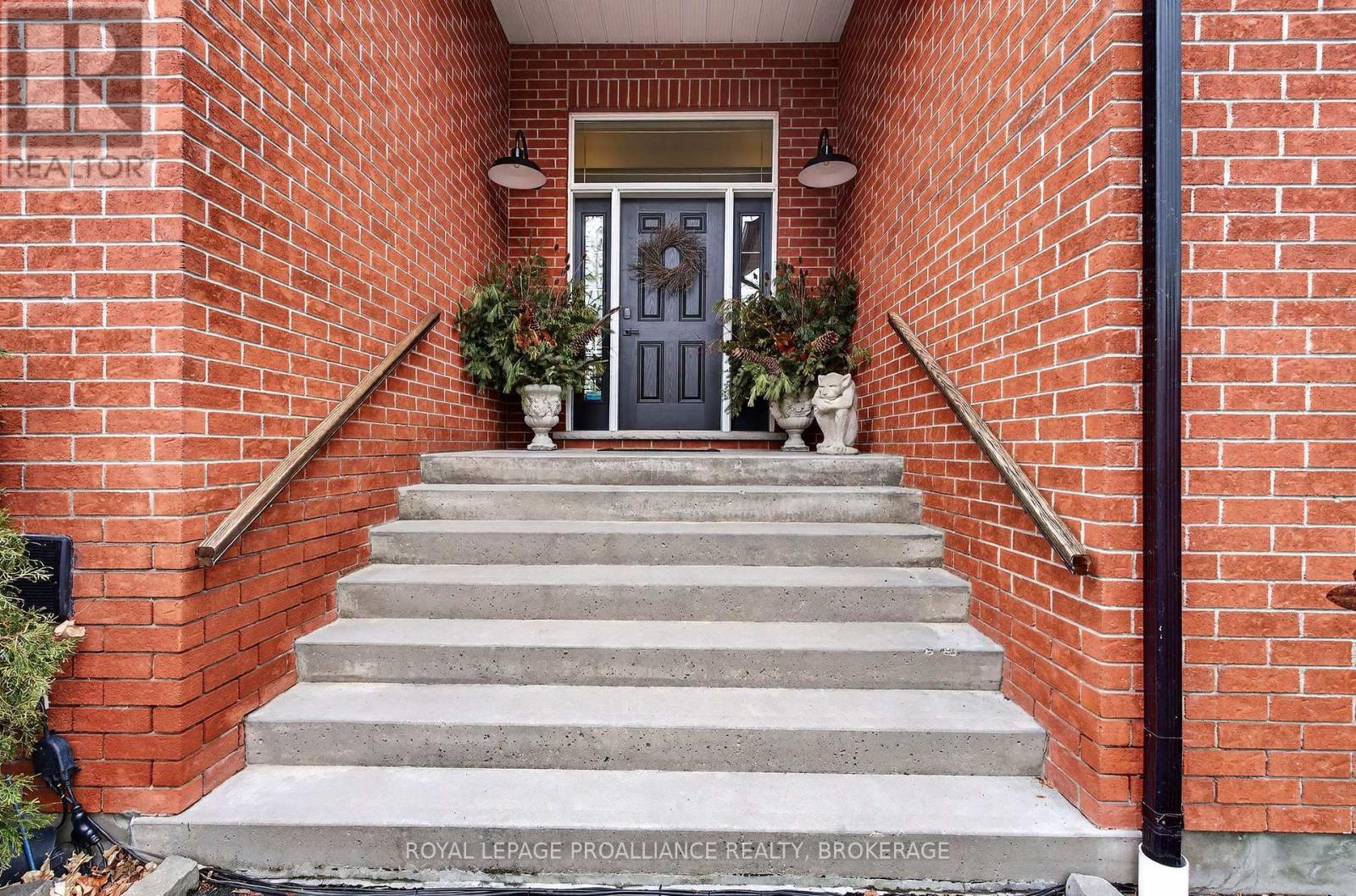 4075 Stone Point Road, South Frontenac, Ontario  K0H 1X0 - Photo 2 - X12968872