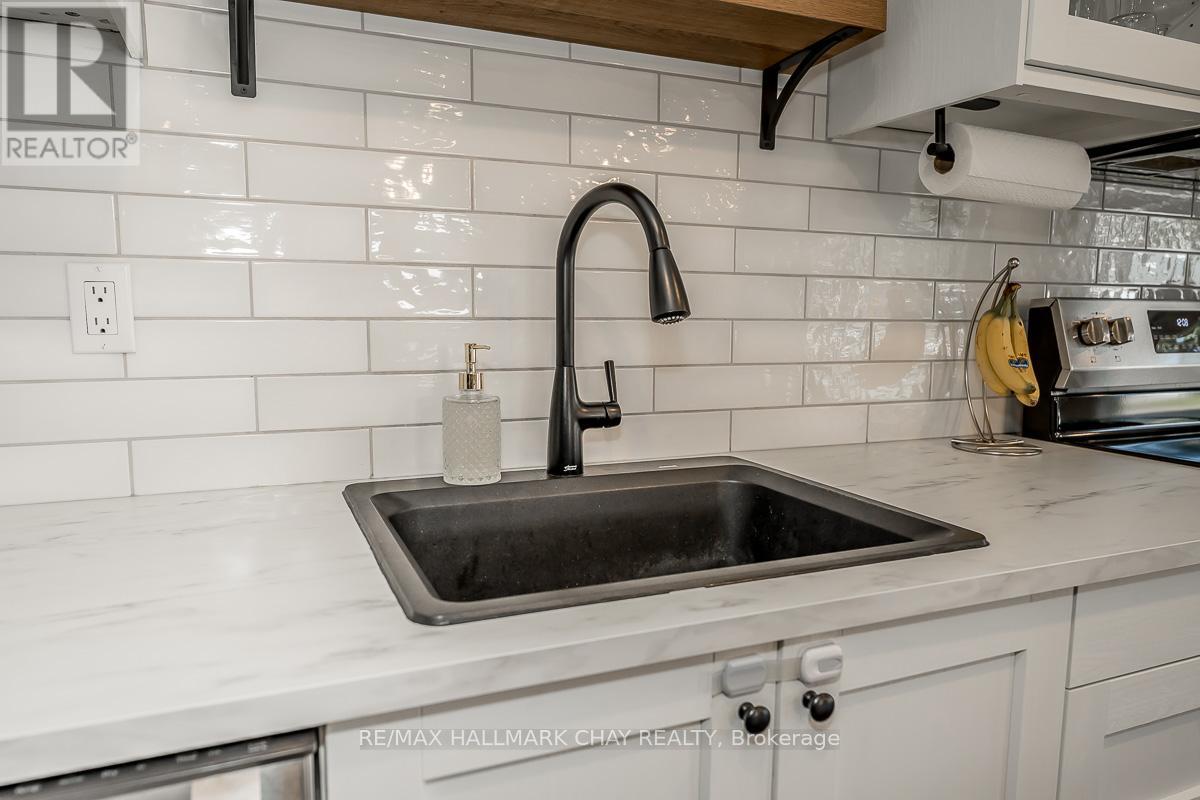 29 Shaw Crescent, Barrie, Ontario  L4N 4Z3 - Photo 12 - S13059358