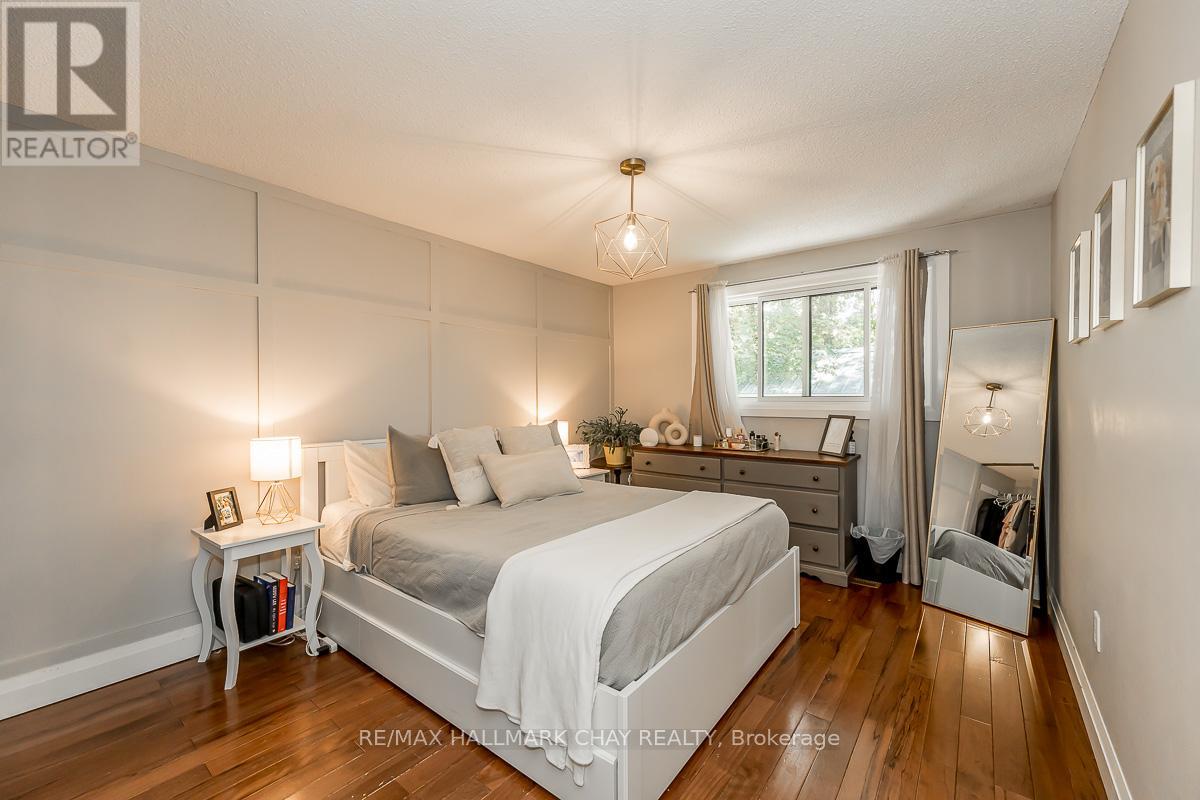 29 Shaw Crescent, Barrie, Ontario  L4N 4Z3 - Photo 19 - S13059358