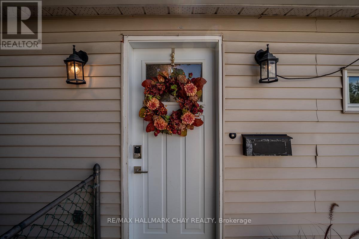 29 Shaw Crescent, Barrie, Ontario  L4N 4Z3 - Photo 3 - S13059358