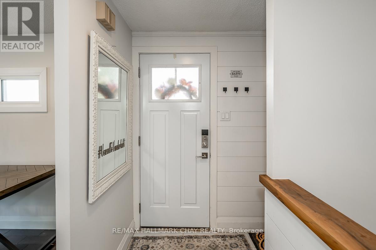 29 Shaw Crescent, Barrie, Ontario  L4N 4Z3 - Photo 4 - S13059358