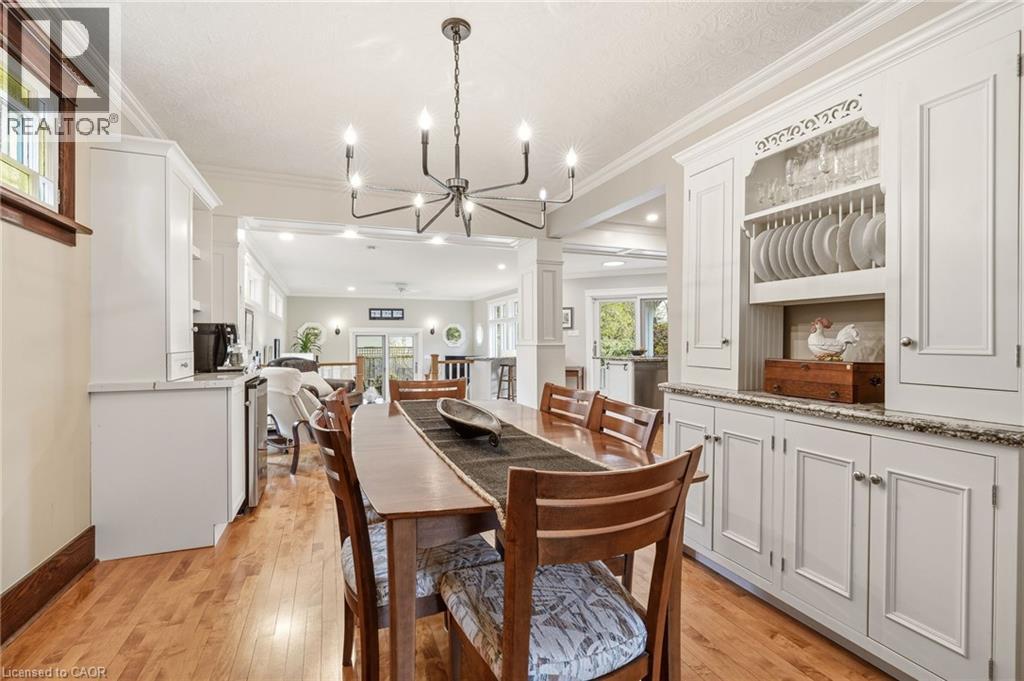 2116 Caroline Street, Burlington, Ontario  L7R 1L8 - Photo 11 - 40825443