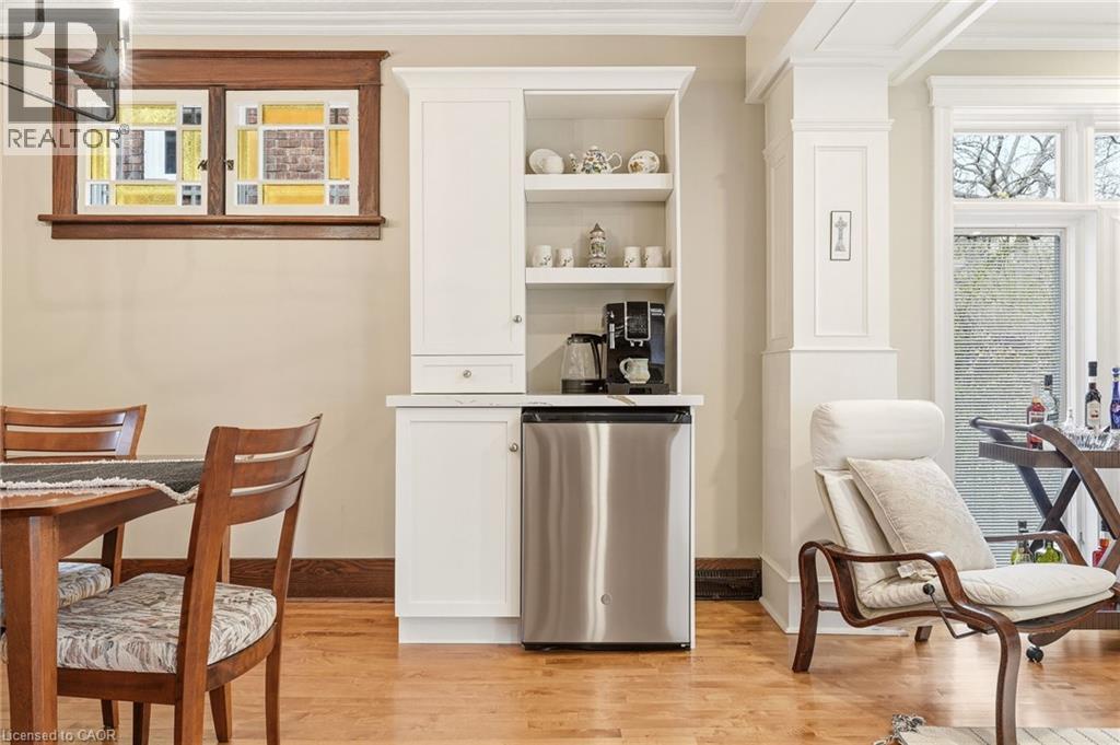 2116 Caroline Street, Burlington, Ontario  L7R 1L8 - Photo 12 - 40825443