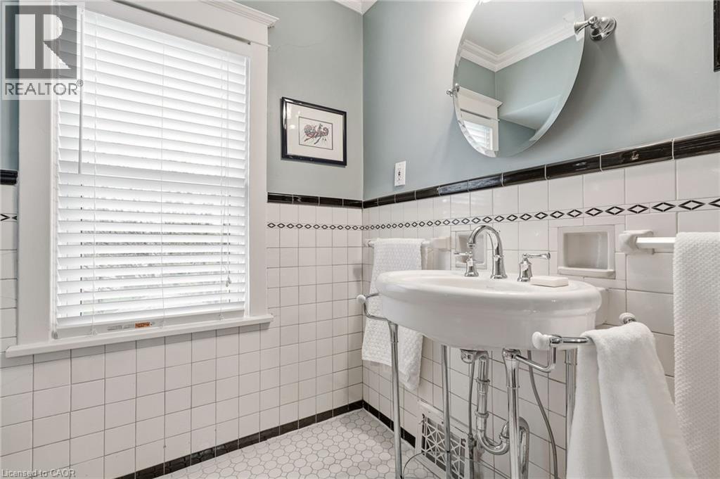 2116 Caroline Street, Burlington, Ontario  L7R 1L8 - Photo 26 - 40825443