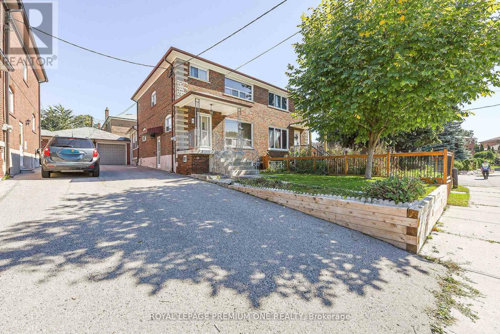 63 HAVERSON BOULEVARD, Toronto, Ontario