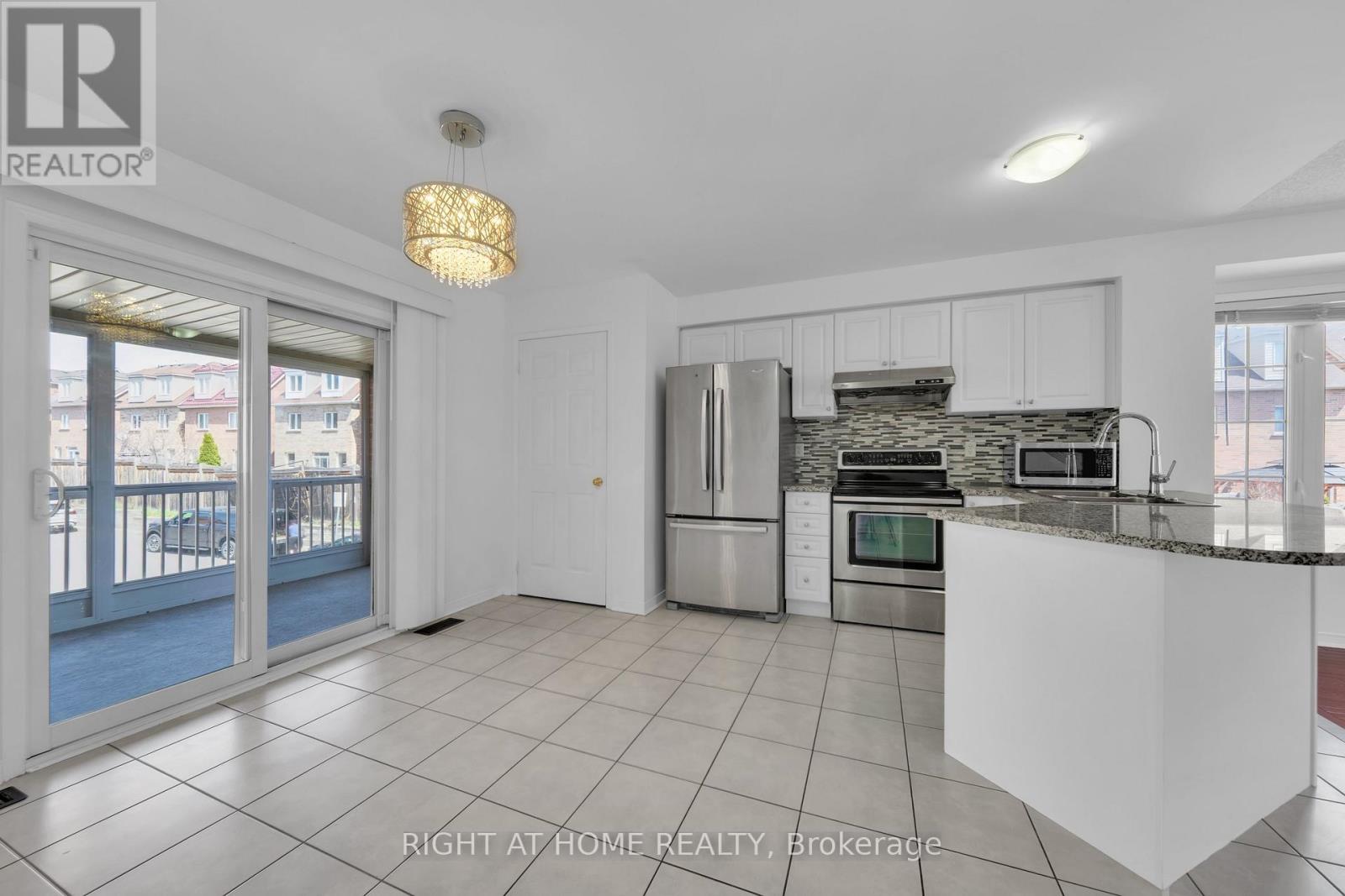 83 Odoardo Di Santo Circle, Toronto, Ontario  M3L 0E9 - Photo 10 - W13059308