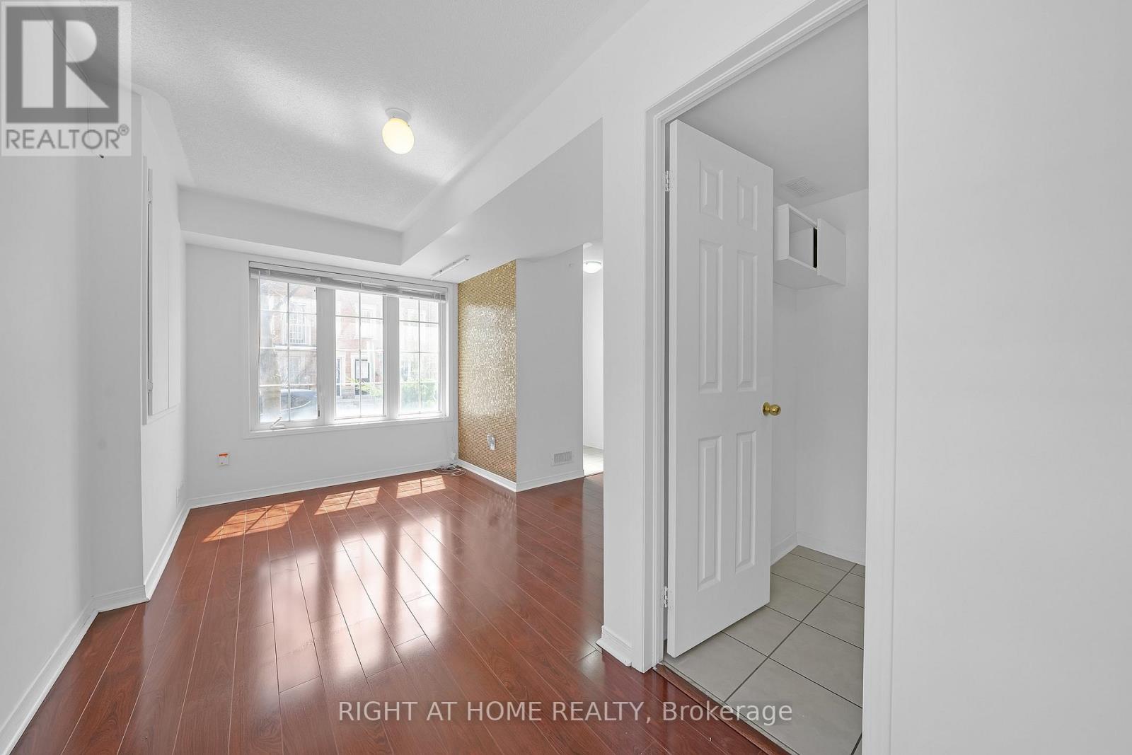 83 Odoardo Di Santo Circle, Toronto, Ontario  M3L 0E9 - Photo 8 - W13059308