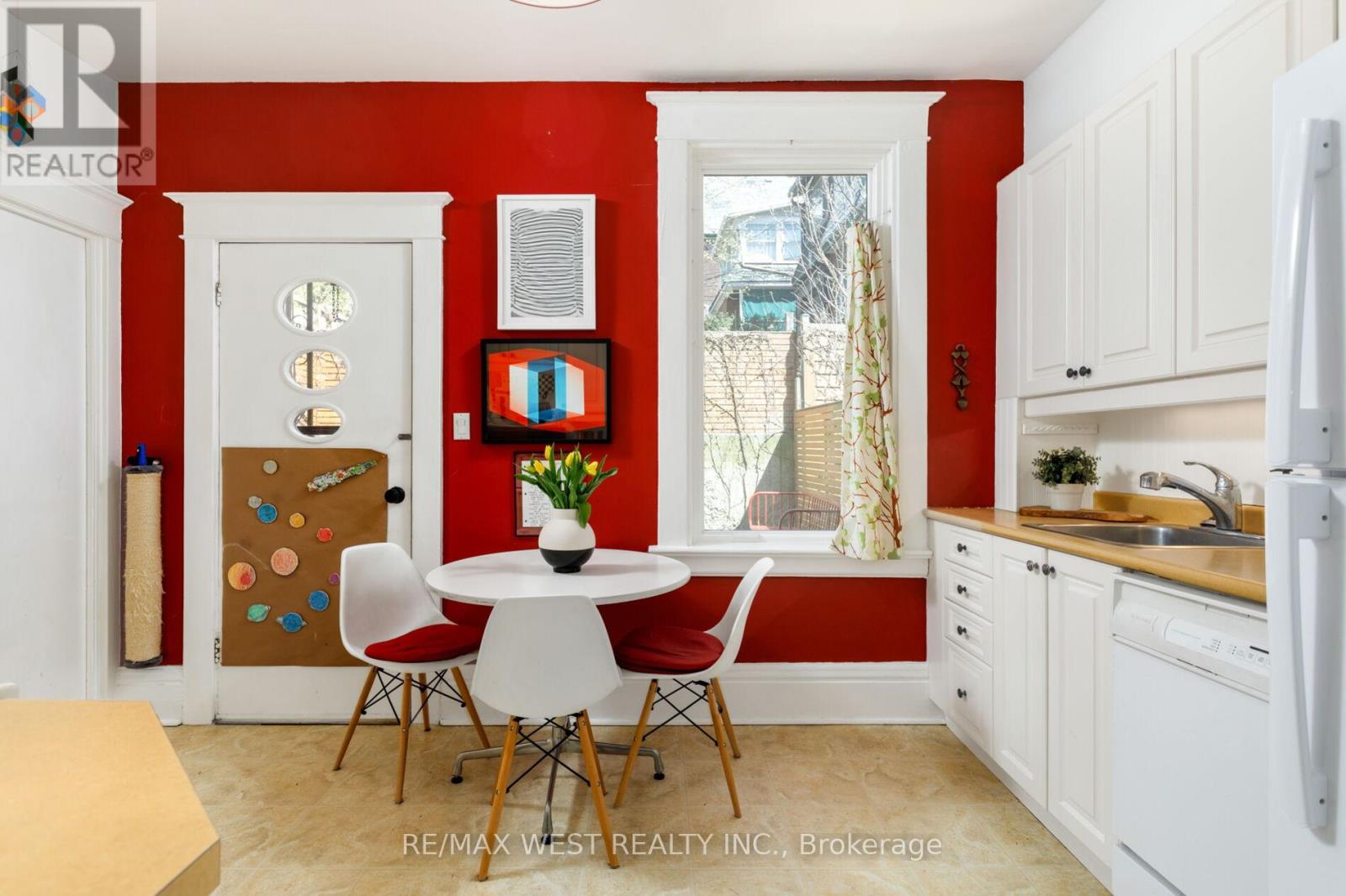 127 Glendale Avenue, Toronto, Ontario  M6R 2T4 - Photo 11 - W13059344