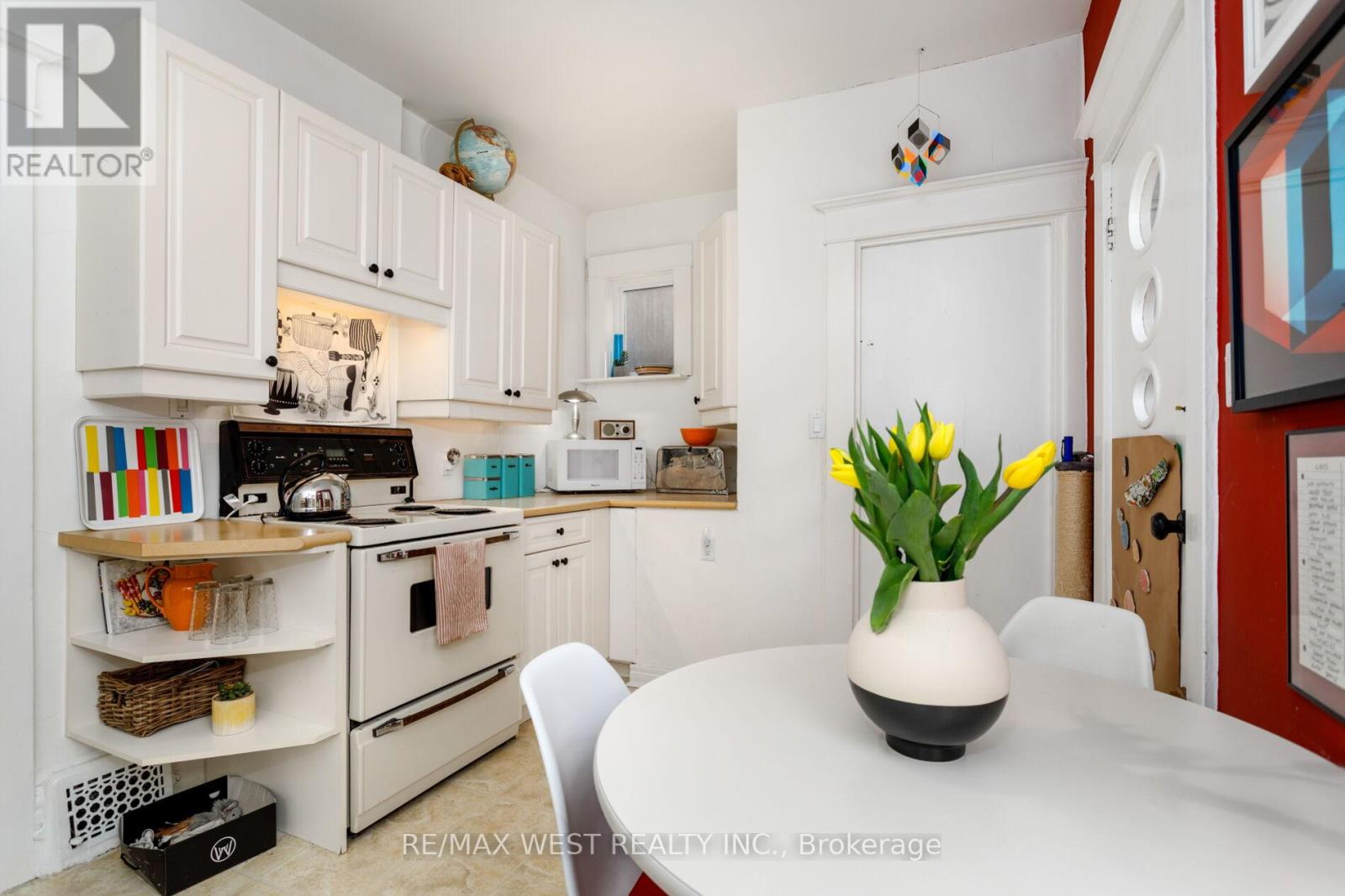 127 Glendale Avenue, Toronto, Ontario  M6R 2T4 - Photo 13 - W13059344